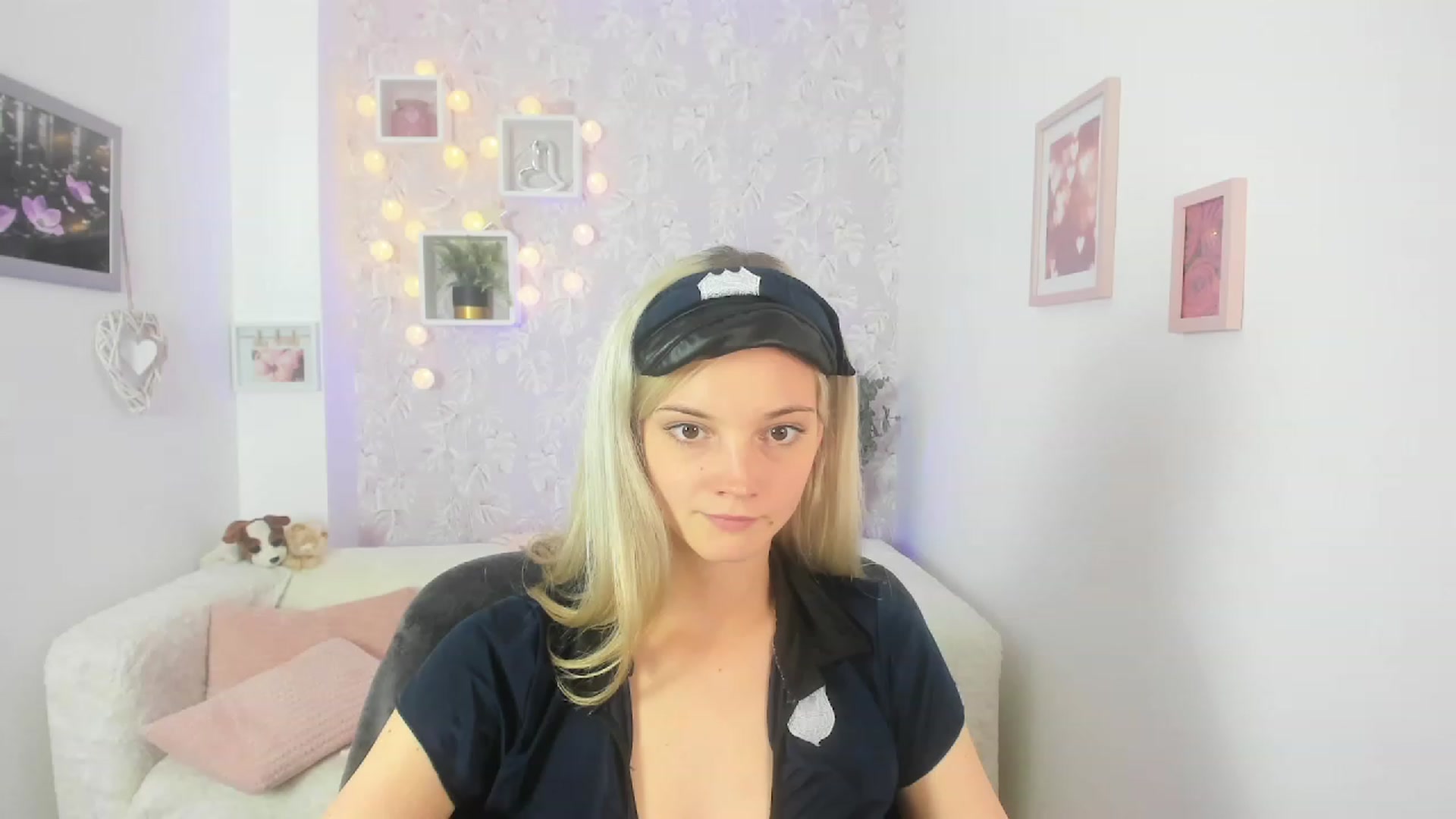 Gallery image thumbnail from Lexy_Belle18's myfreecams stream on, 06/22/2023, 12:03 image 13 of 20