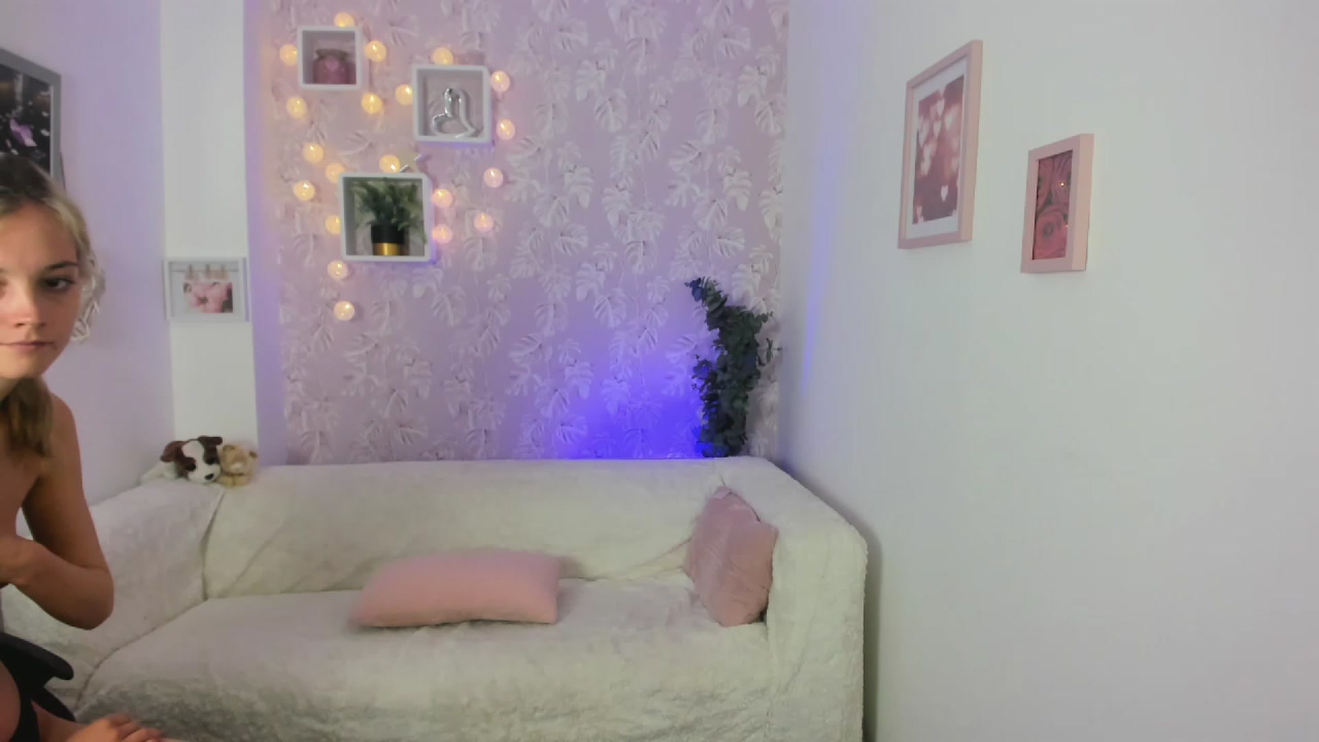 Gallery image thumbnail from Lexy_Belle18's myfreecams stream on, 06/27/2023, 09:40 image 11 of 20