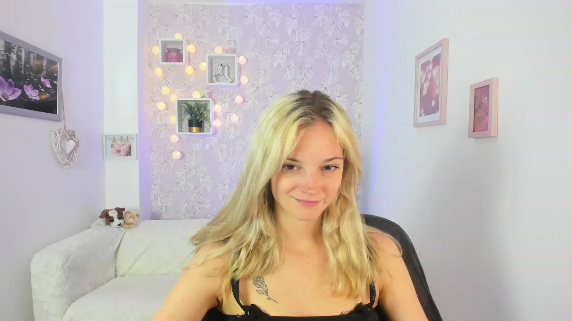 Gallery image thumbnail from Lexy_Belle18's myfreecams stream on, 06/27/2023, 09:40 image 3 of 20