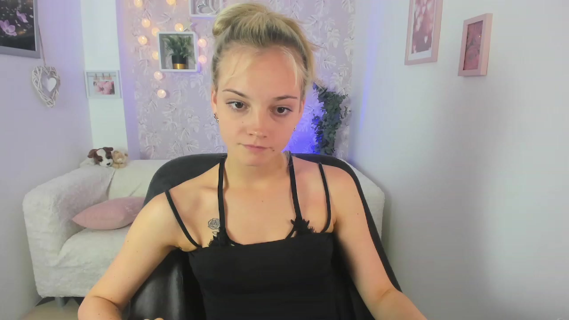 Gallery image thumbnail from Lexy_Belle18's myfreecams stream on, 06/27/2023, 09:40 image 20 of 20