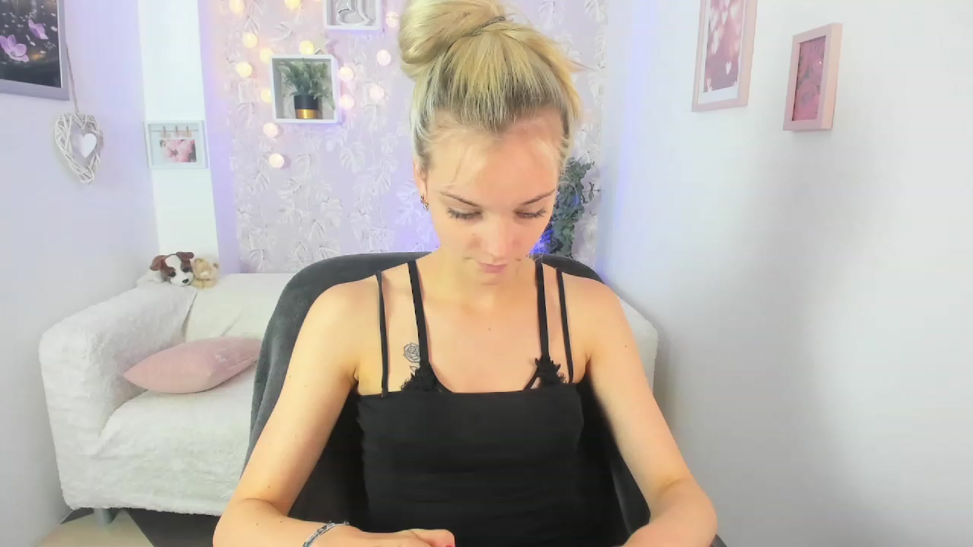 Gallery image thumbnail from Lexy_Belle18's myfreecams stream on, 06/27/2023, 09:40 image 18 of 20