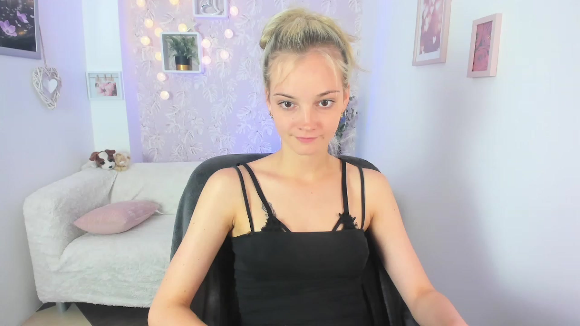 Gallery image thumbnail from Lexy_Belle18's myfreecams stream on, 06/27/2023, 11:01 image 15 of 20