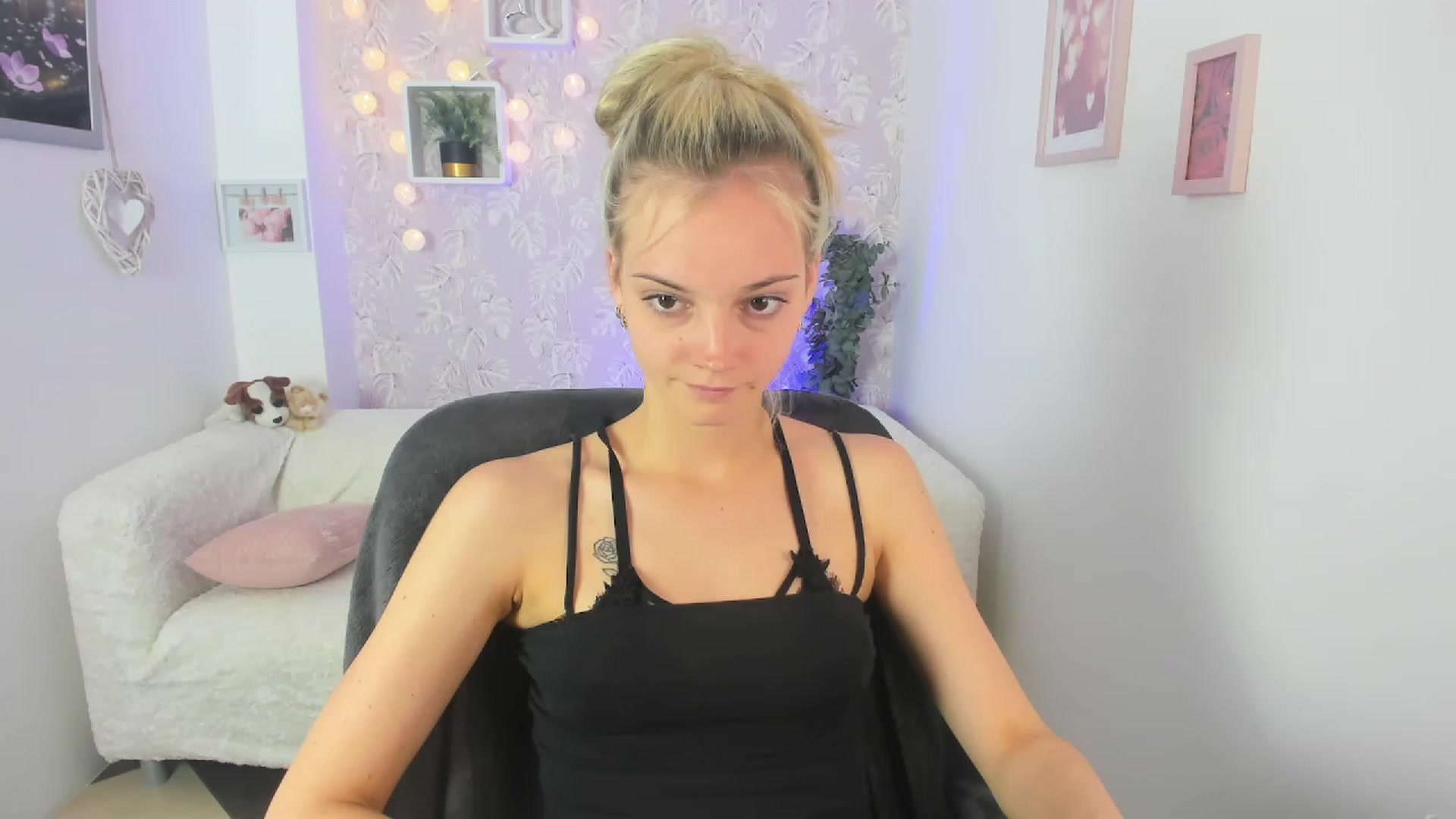 Gallery image thumbnail from Lexy_Belle18's myfreecams stream on, 06/27/2023, 11:01 image 3 of 20