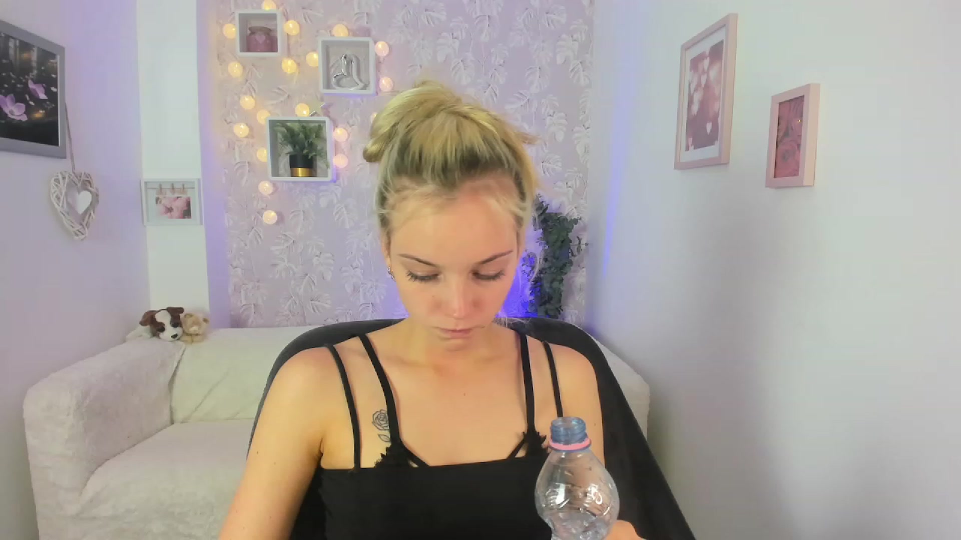 Gallery image thumbnail from Lexy_Belle18's myfreecams stream on, 06/27/2023, 12:10 image 2 of 20