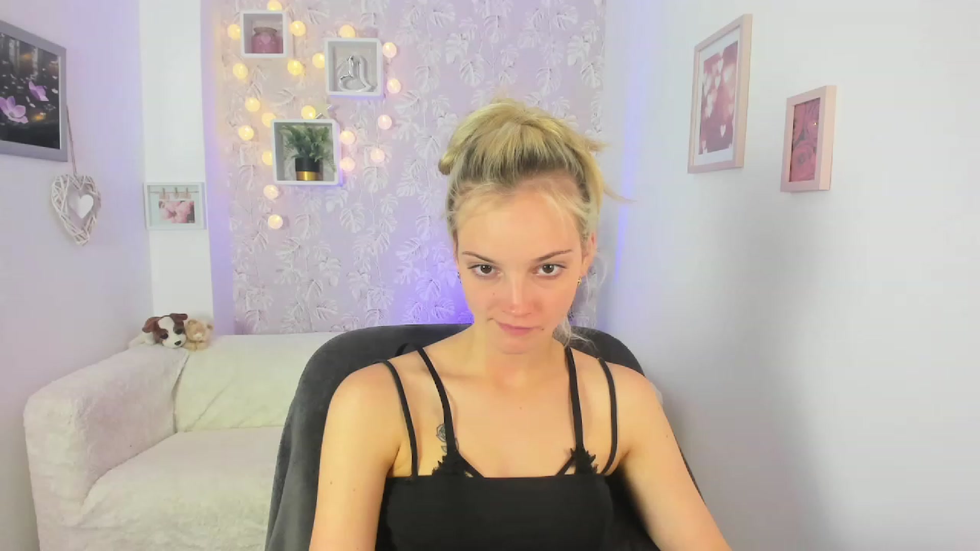 Gallery image thumbnail from Lexy_Belle18's myfreecams stream on, 06/27/2023, 12:10 image 3 of 20
