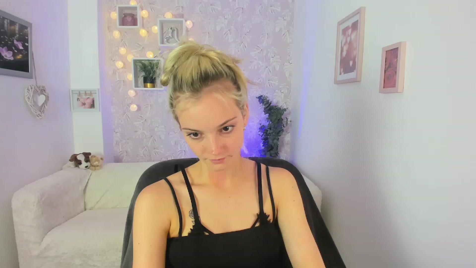 Gallery image thumbnail from Lexy_Belle18's myfreecams stream on, 06/27/2023, 12:10 image 1 of 20