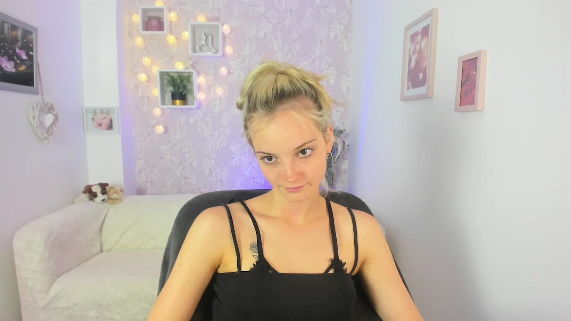 Gallery image thumbnail from Lexy_Belle18's myfreecams stream on, 06/27/2023, 12:10 image 4 of 20