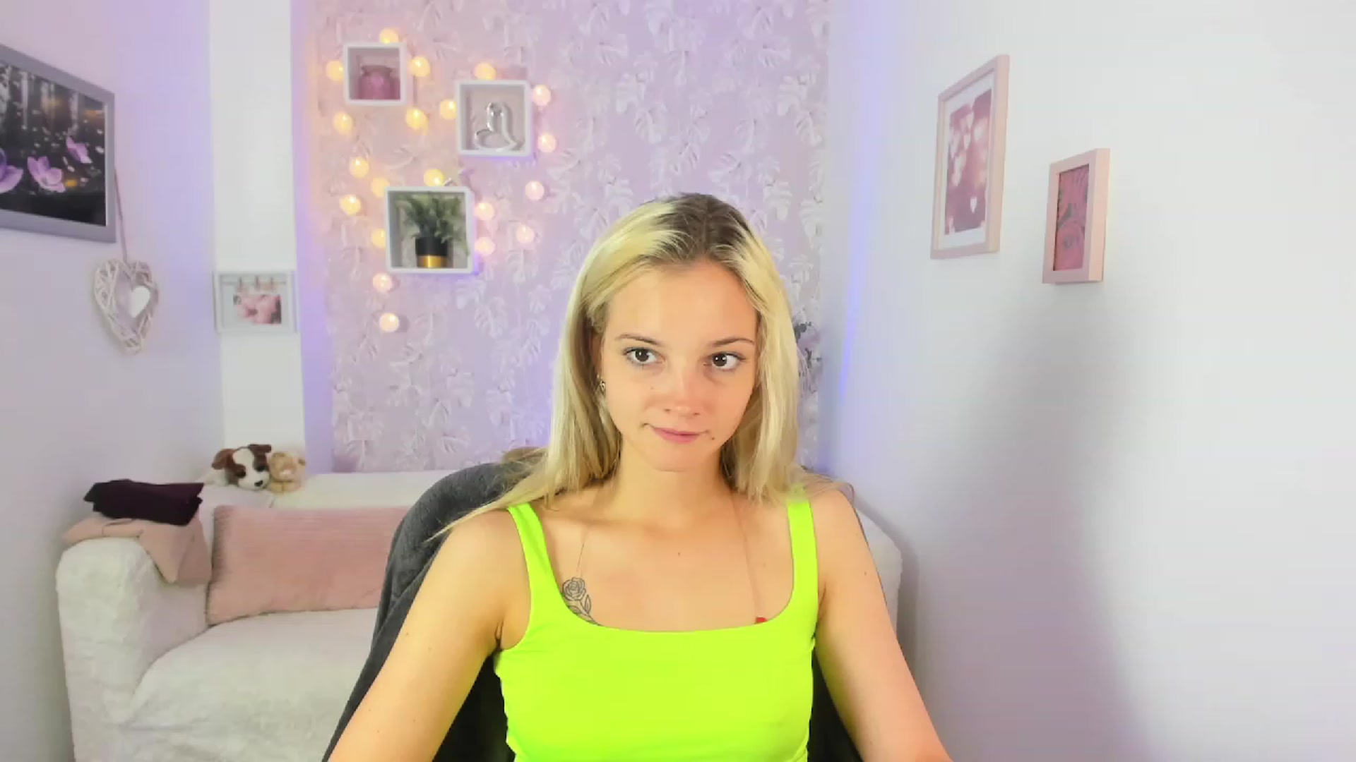 Gallery image thumbnail from Lexy_Belle18's myfreecams stream on, 06/29/2023, 08:51 image 3 of 20