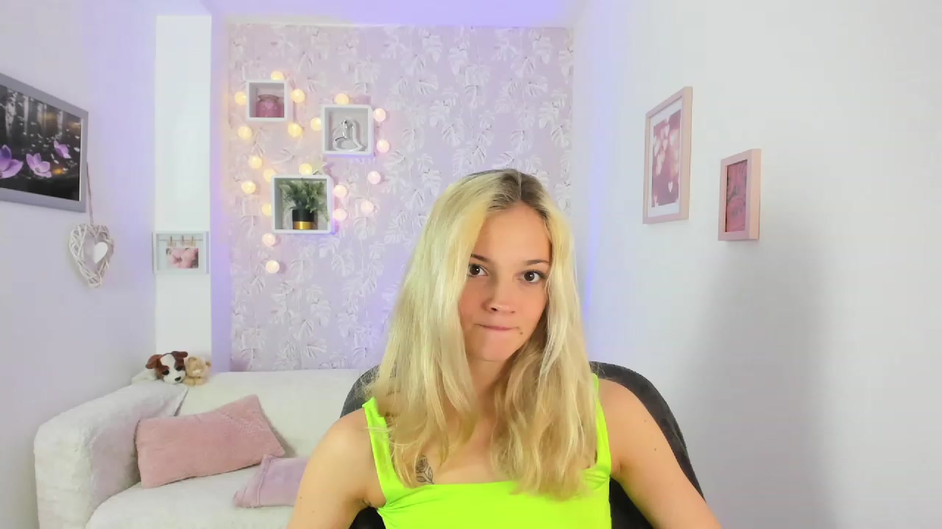 Gallery image thumbnail from Lexy_Belle18's myfreecams stream on, 06/30/2023, 08:30 image 16 of 20