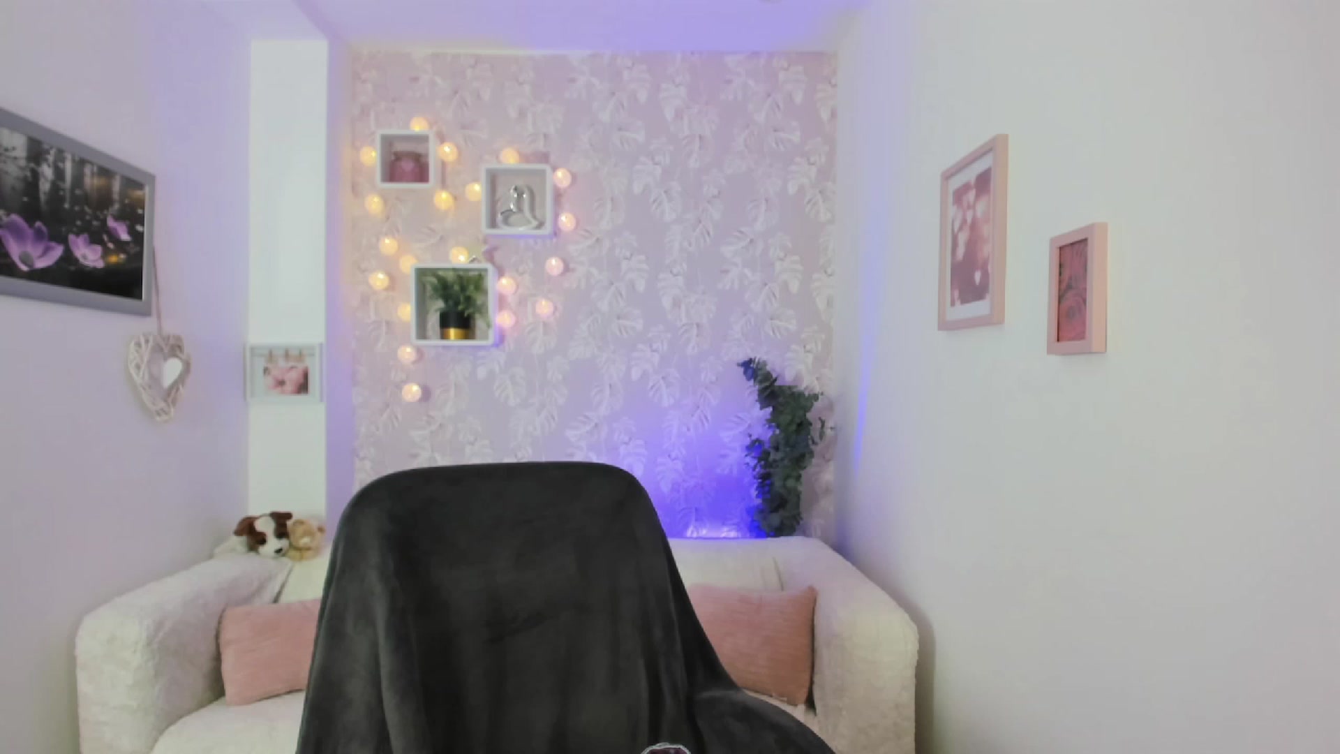 Gallery image thumbnail from Lexy_Belle18's myfreecams stream on, 06/30/2023, 08:30 image 20 of 20