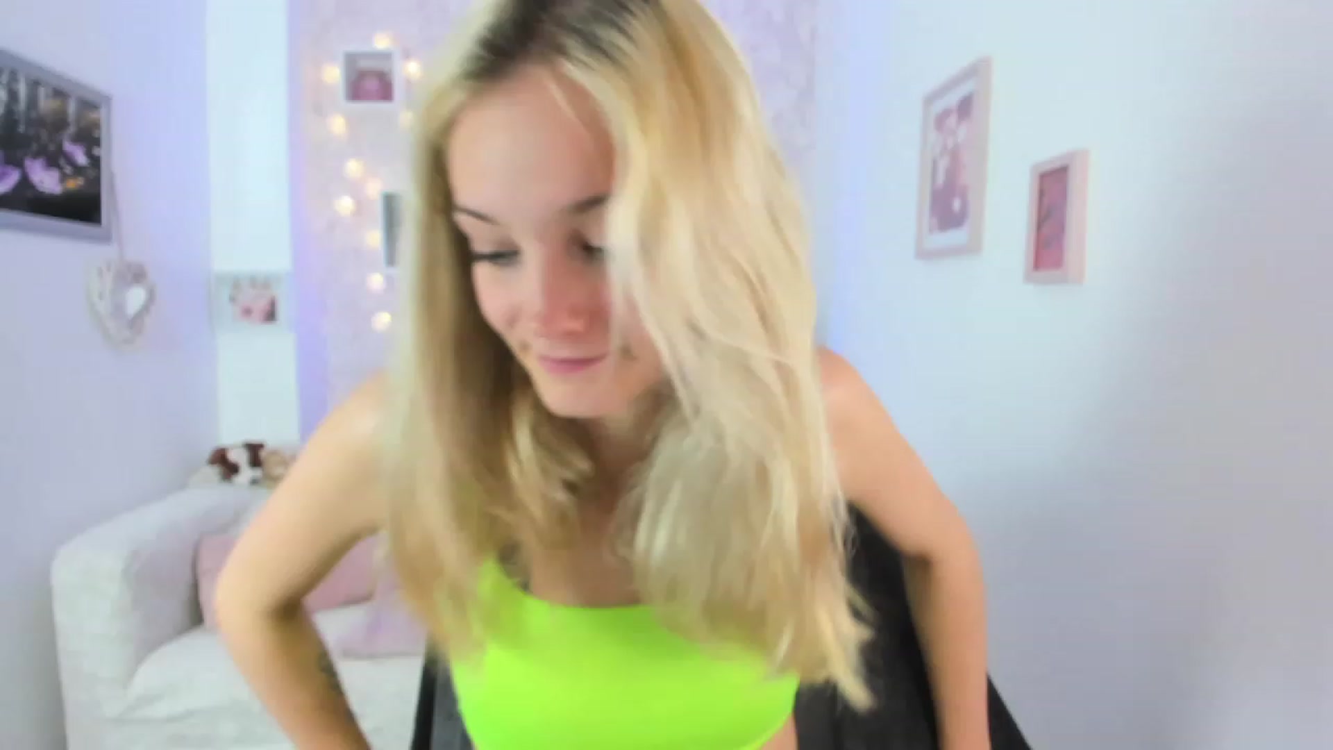 Gallery image thumbnail from Lexy_Belle18's myfreecams stream on, 06/30/2023, 08:30 image 14 of 20