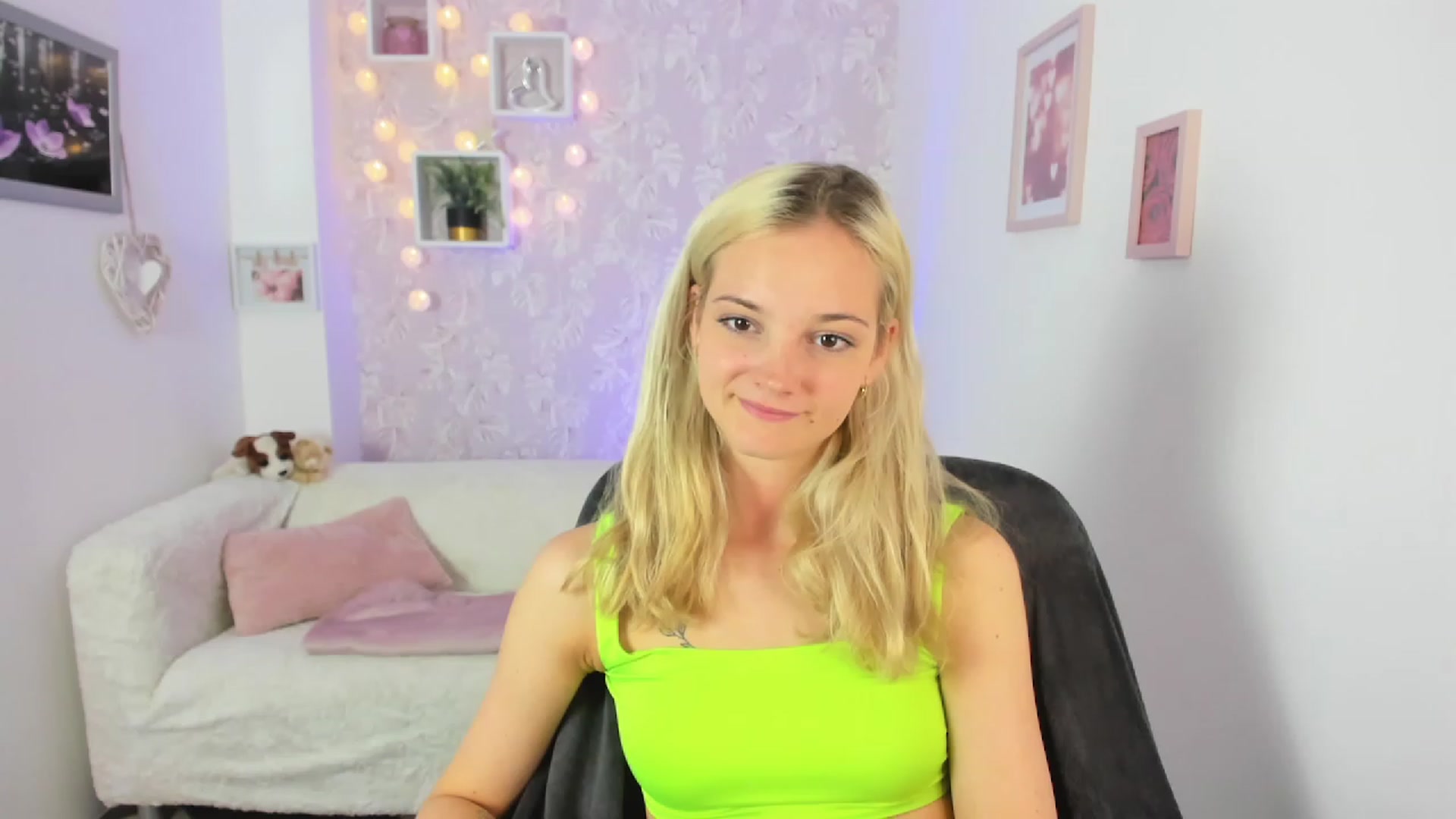 Gallery image thumbnail from Lexy_Belle18's myfreecams stream on, 06/30/2023, 09:21 image 8 of 20