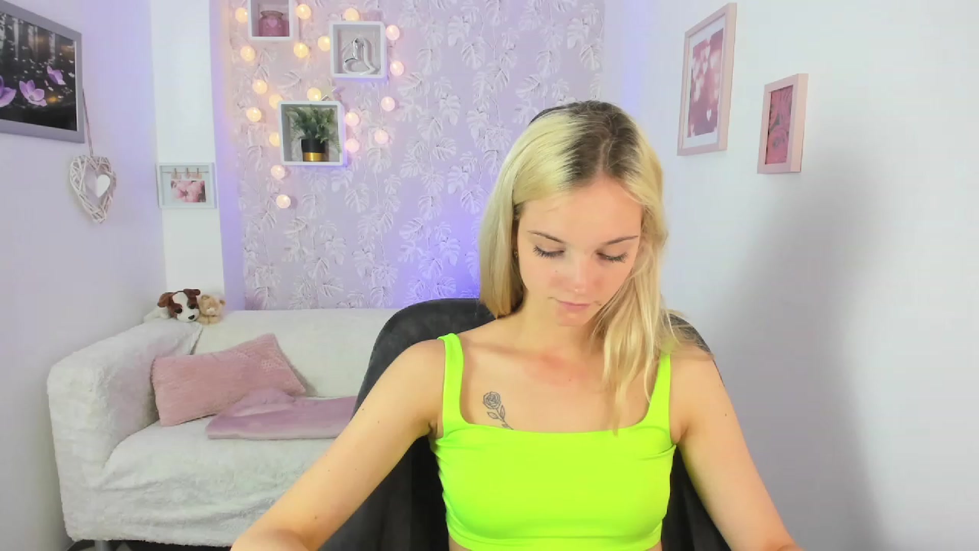 Gallery image thumbnail from Lexy_Belle18's myfreecams stream on, 06/30/2023, 09:21 image 4 of 20