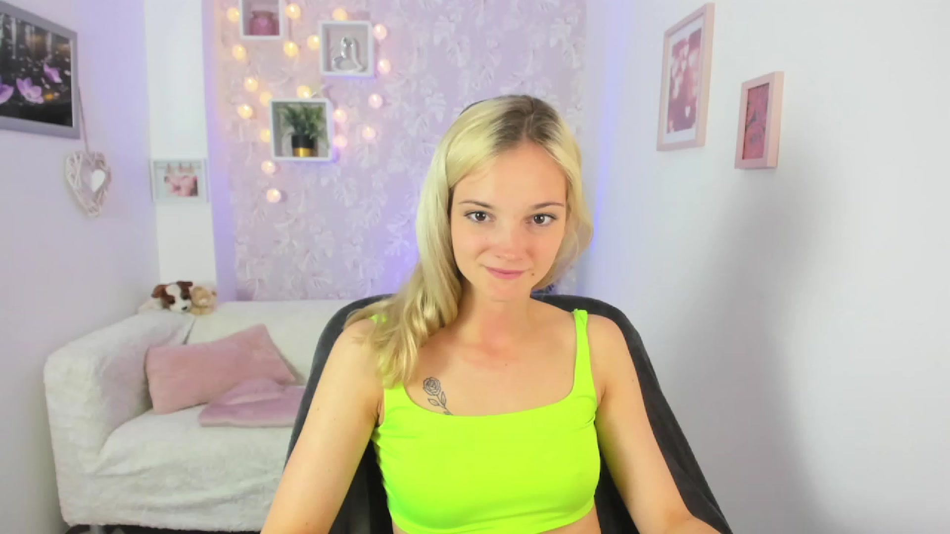 Gallery image thumbnail from Lexy_Belle18's myfreecams stream on, 06/30/2023, 09:21 image 5 of 20
