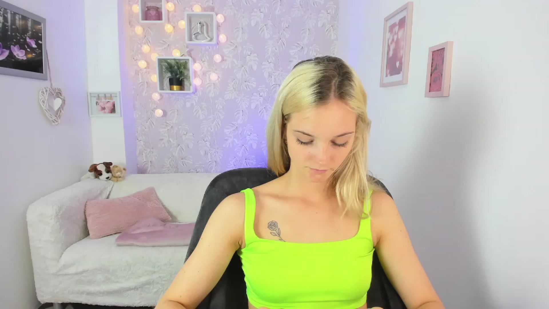 Gallery image thumbnail from Lexy_Belle18's myfreecams stream on, 06/30/2023, 09:21 image 3 of 20