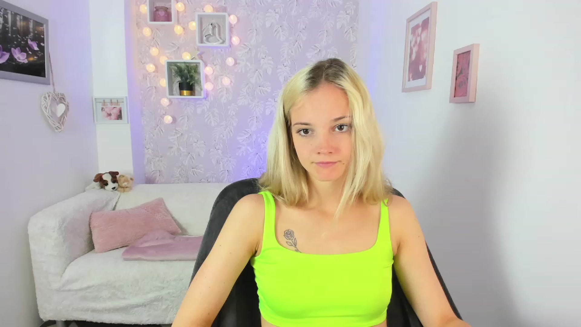 Gallery image thumbnail from Lexy_Belle18's myfreecams stream on, 06/30/2023, 09:21 image 1 of 20