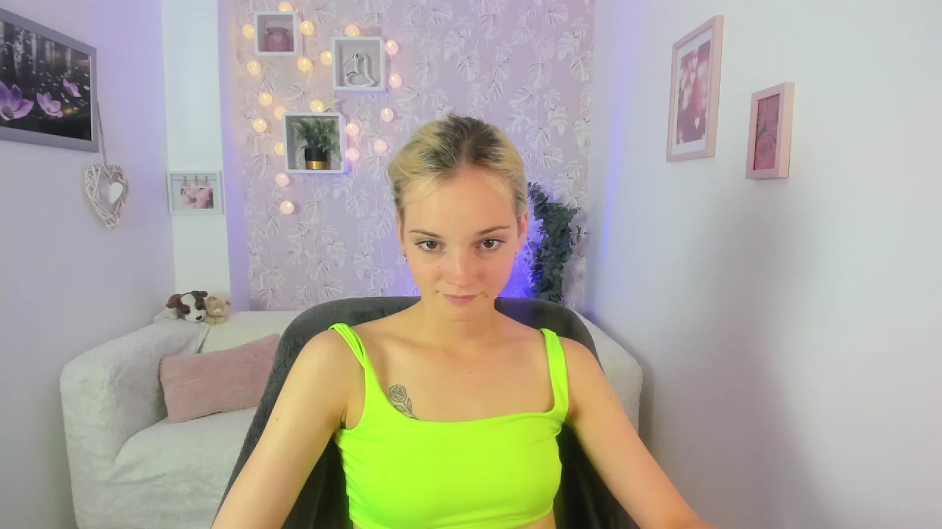 Gallery image thumbnail from Lexy_Belle18's myfreecams stream on, 06/30/2023, 12:37 image 16 of 20