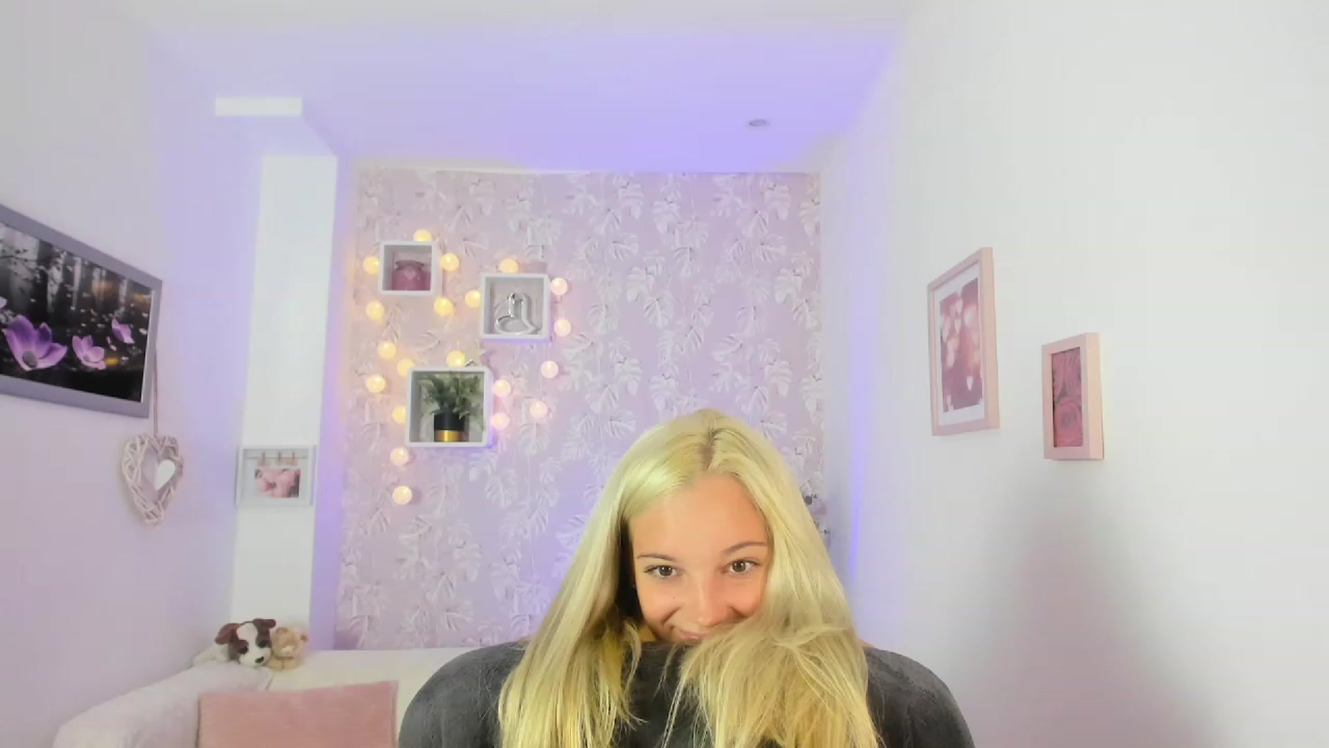 Gallery image thumbnail from Lexy_Belle18's myfreecams stream on, 07/13/2023, 12:24 image 2 of 20