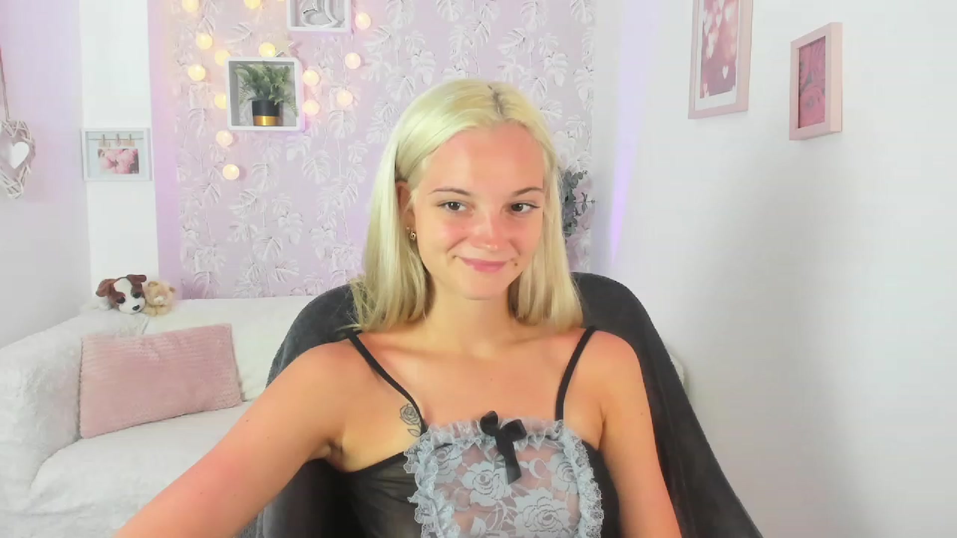 Gallery image thumbnail from Lexy_Belle18's myfreecams stream on, 07/17/2023, 09:31 image 4 of 20