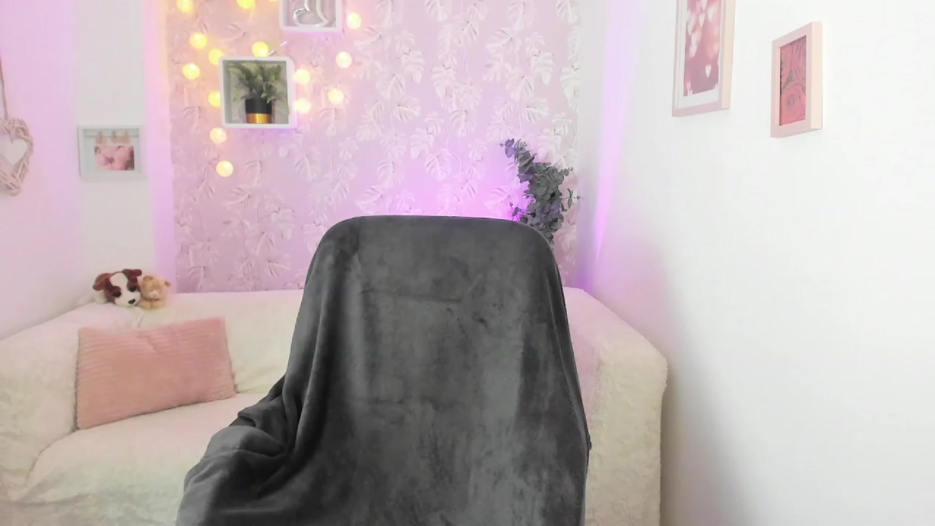 Gallery image thumbnail from Lexy_Belle18's myfreecams stream on, 07/17/2023, 09:31 image 8 of 20