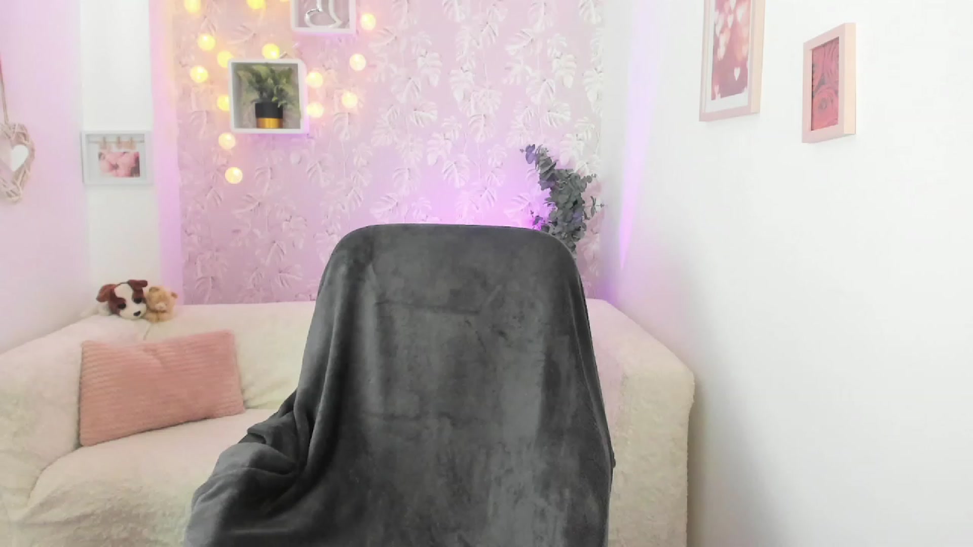 Gallery image thumbnail from Lexy_Belle18's myfreecams stream on, 07/17/2023, 09:31 image 9 of 20
