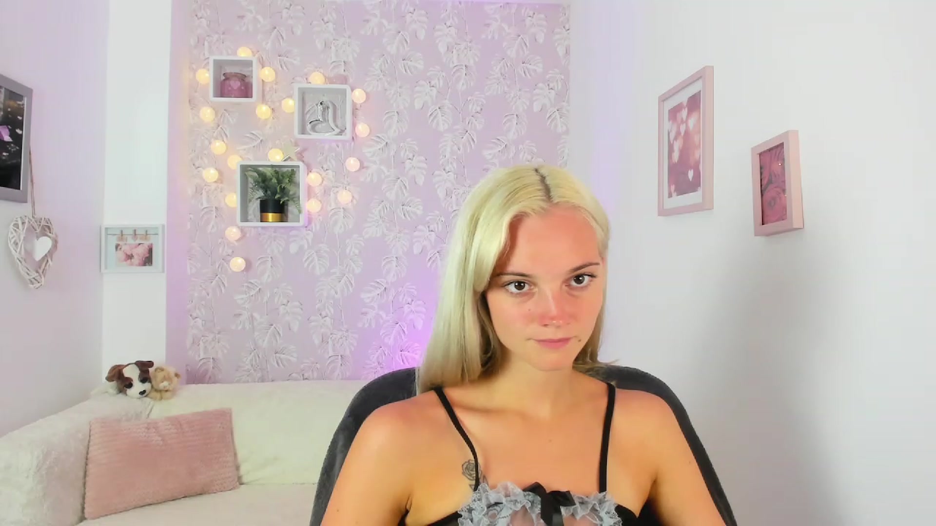 Gallery image thumbnail from Lexy_Belle18's myfreecams stream on, 07/17/2023, 12:43 image 20 of 20