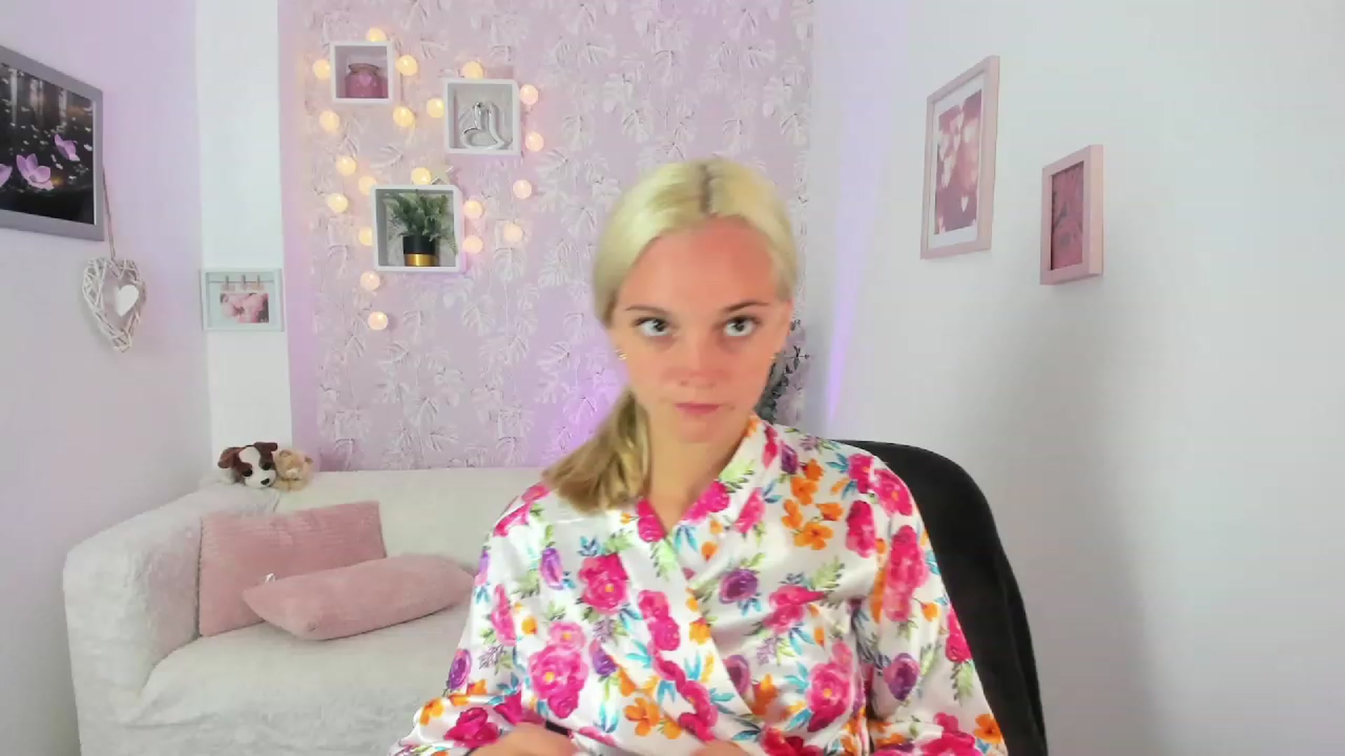 Gallery image thumbnail from Lexy_Belle18's myfreecams stream on, 07/17/2023, 12:43 image 1 of 20