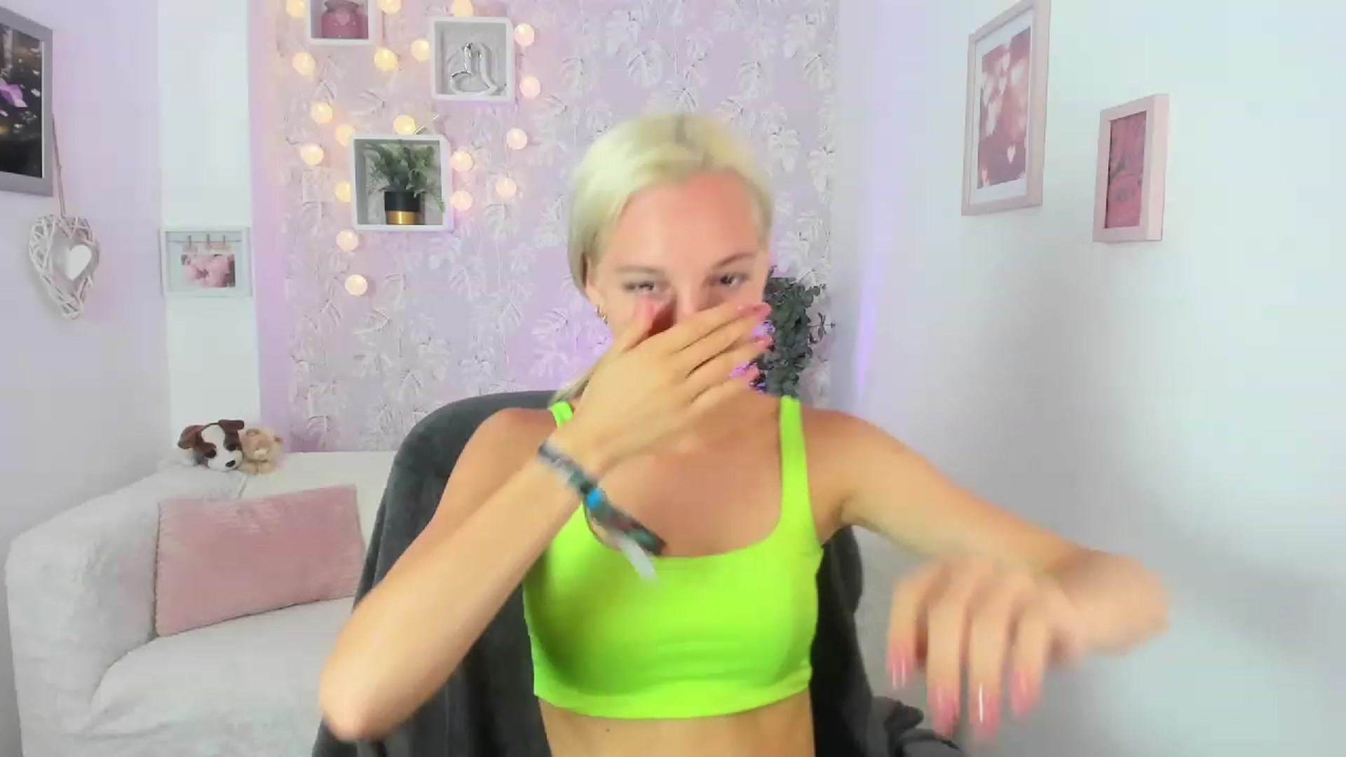 Gallery image thumbnail from Lexy_Belle18's myfreecams stream on, 07/18/2023, 08:27 image 15 of 20
