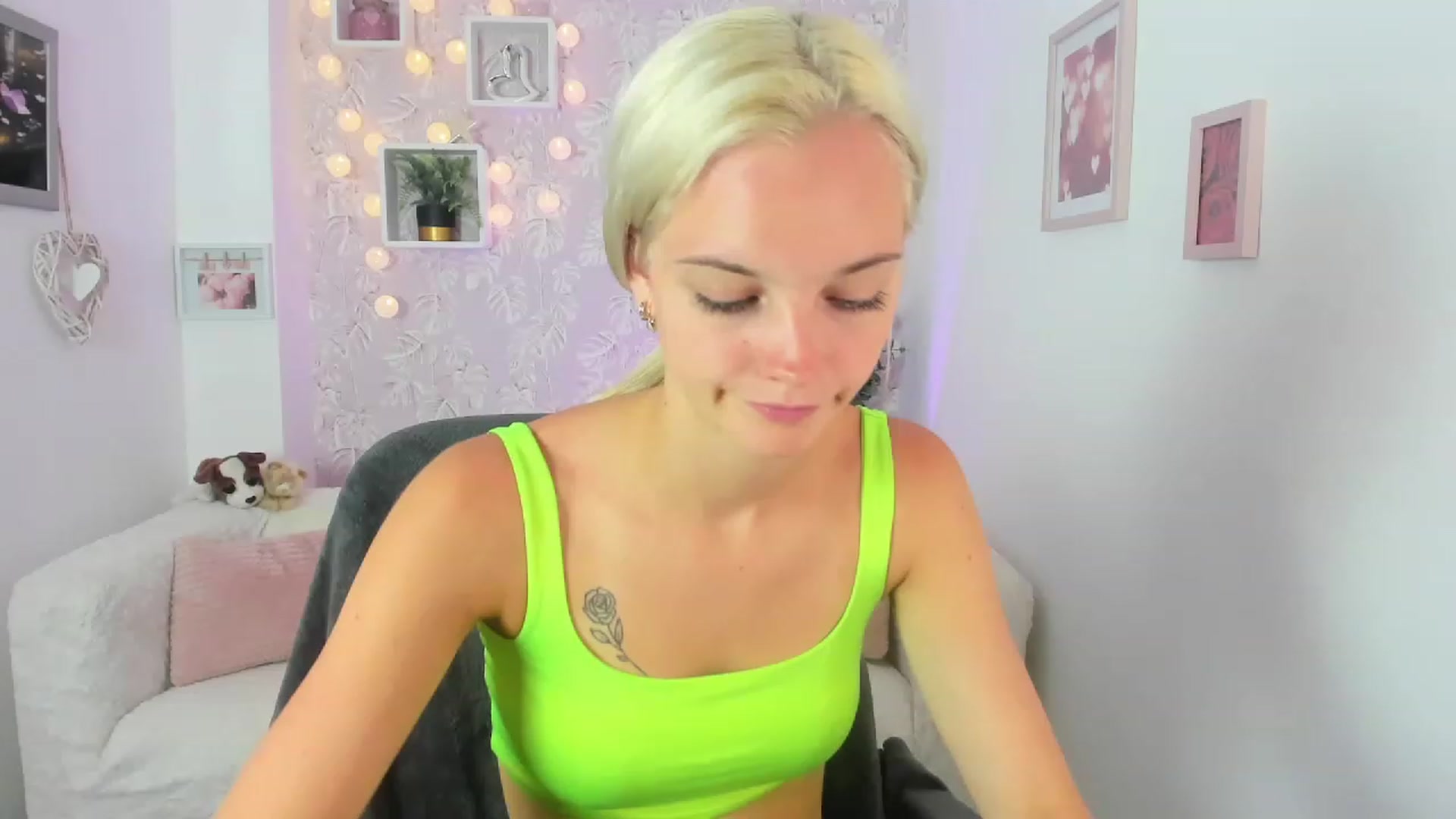 Gallery image thumbnail from Lexy_Belle18's myfreecams stream on, 07/18/2023, 08:27 image 20 of 20