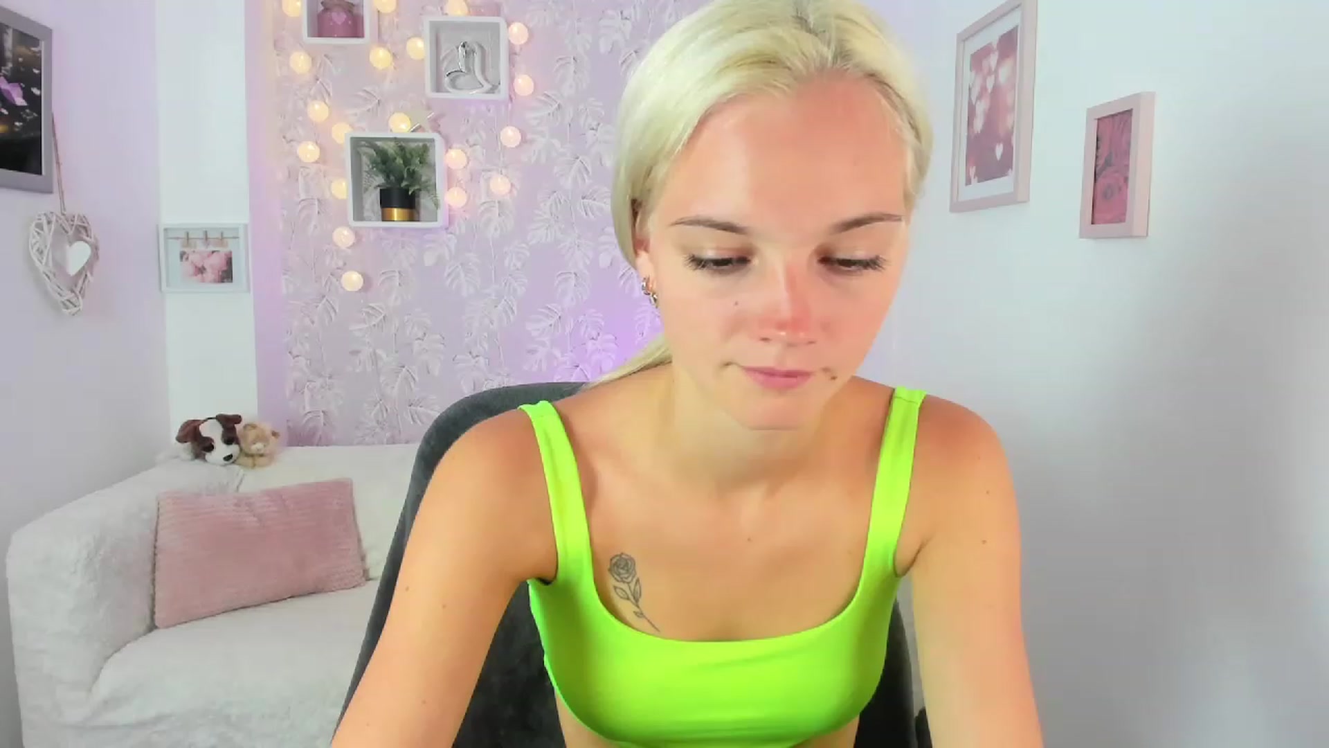 Gallery image thumbnail from Lexy_Belle18's myfreecams stream on, 07/18/2023, 08:27 image 18 of 20