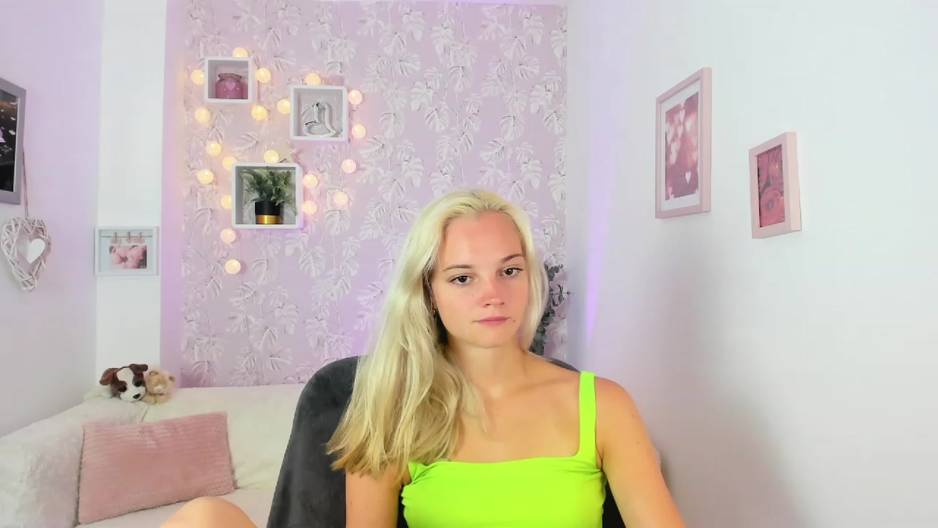 Gallery image thumbnail from Lexy_Belle18's myfreecams stream on, 07/18/2023, 08:27 image 4 of 20