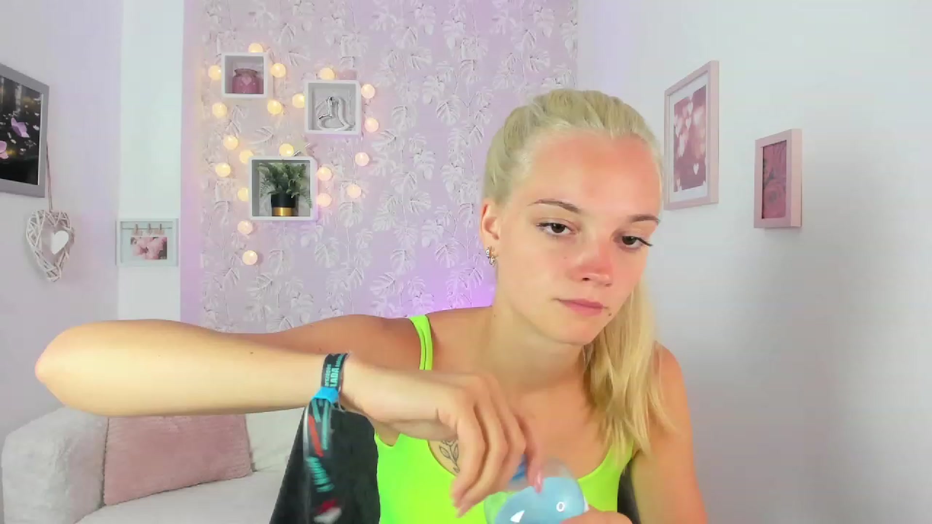 Gallery image thumbnail from Lexy_Belle18's myfreecams stream on, 07/18/2023, 09:44 image 15 of 20