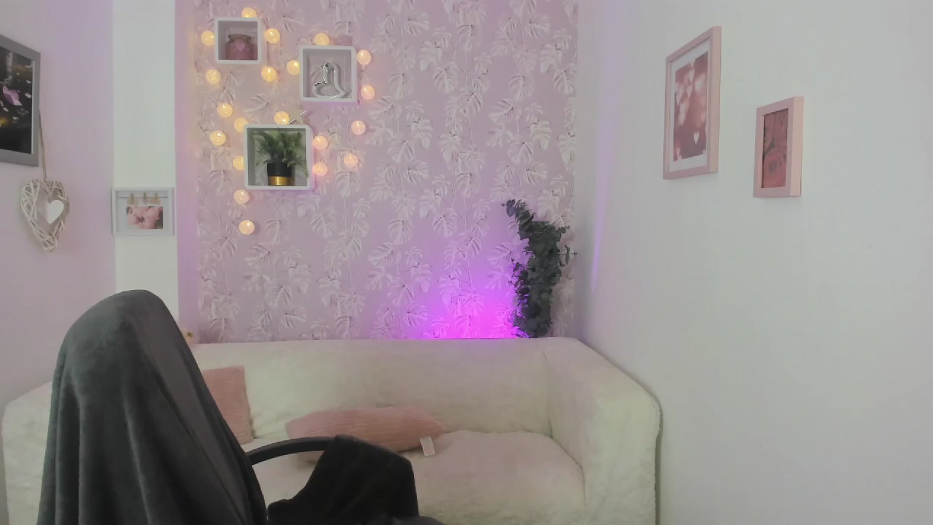 Gallery image thumbnail from Lexy_Belle18's myfreecams stream on, 07/18/2023, 09:44 image 8 of 20