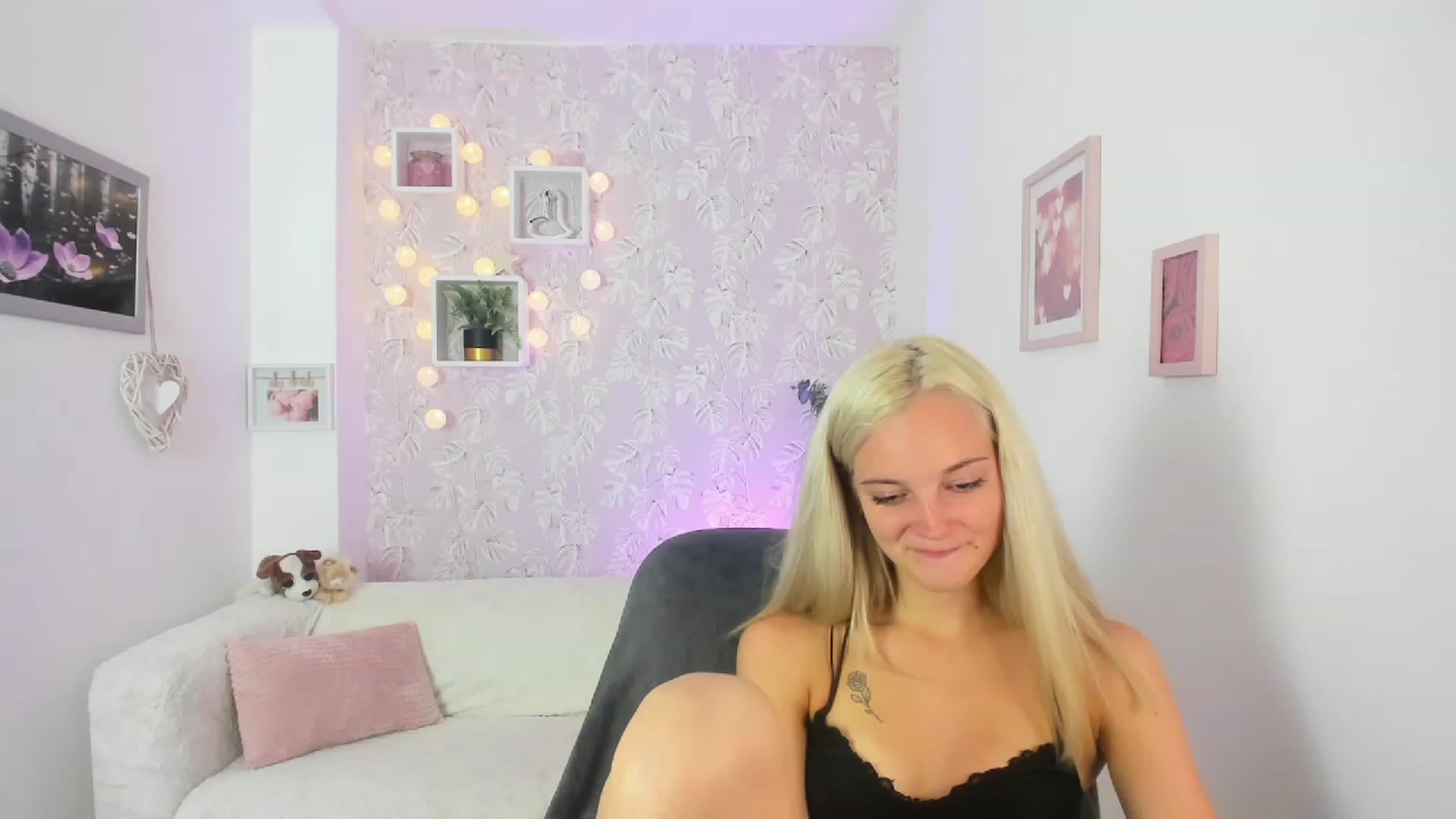 Gallery image thumbnail from Lexy_Belle18's myfreecams stream on, 07/19/2023, 11:47 image 4 of 20