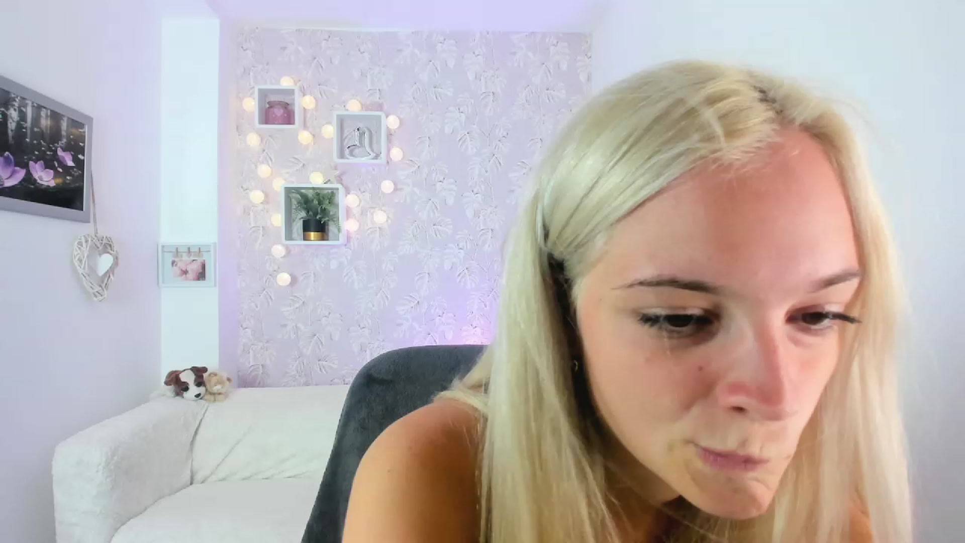 Gallery image thumbnail from Lexy_Belle18's myfreecams stream on, 07/19/2023, 11:47 image 6 of 20