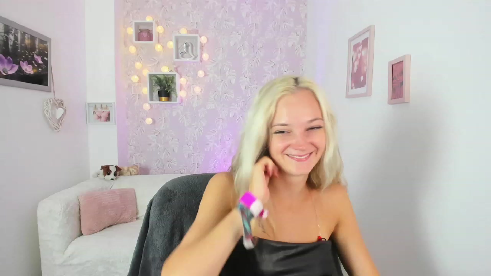 Gallery image thumbnail from Lexy_Belle18's myfreecams stream on, 07/27/2023, 08:29 image 3 of 20