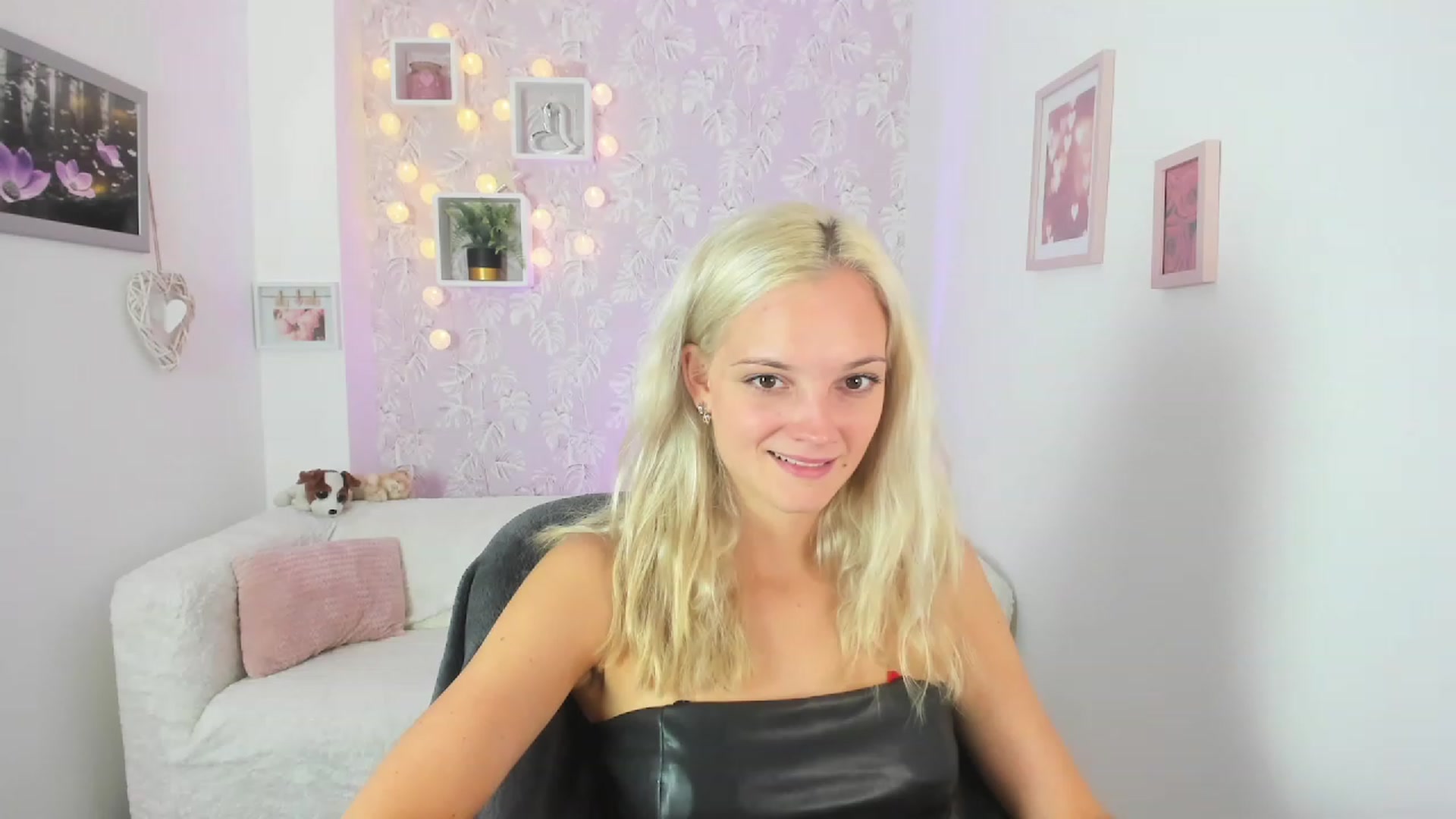 Gallery image thumbnail from Lexy_Belle18's myfreecams stream on, 07/27/2023, 08:29 image 2 of 20