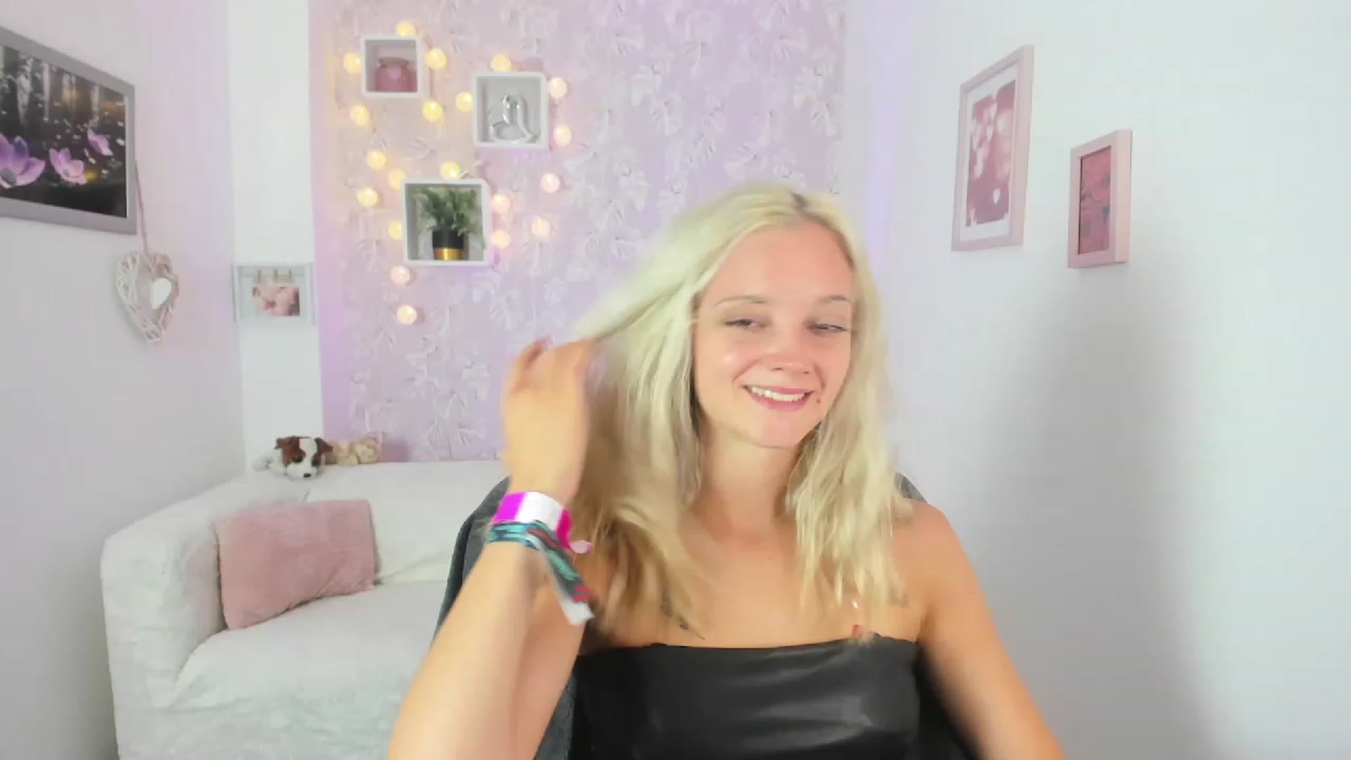 Gallery image thumbnail from Lexy_Belle18's myfreecams stream on, 07/27/2023, 08:29 image 1 of 20