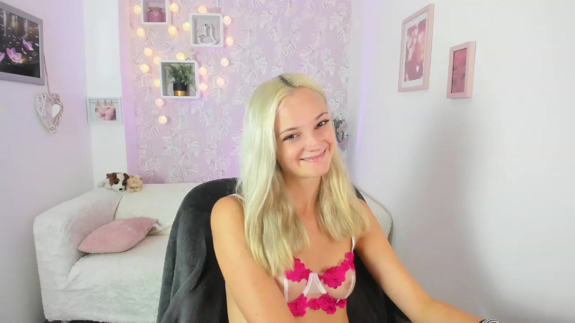 Gallery image thumbnail from Lexy_Belle18's myfreecams stream on, 07/28/2023, 08:20 image 4 of 20