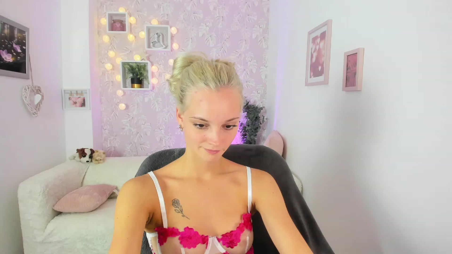 Gallery image thumbnail from Lexy_Belle18's myfreecams stream on, 07/28/2023, 09:49 image 17 of 20