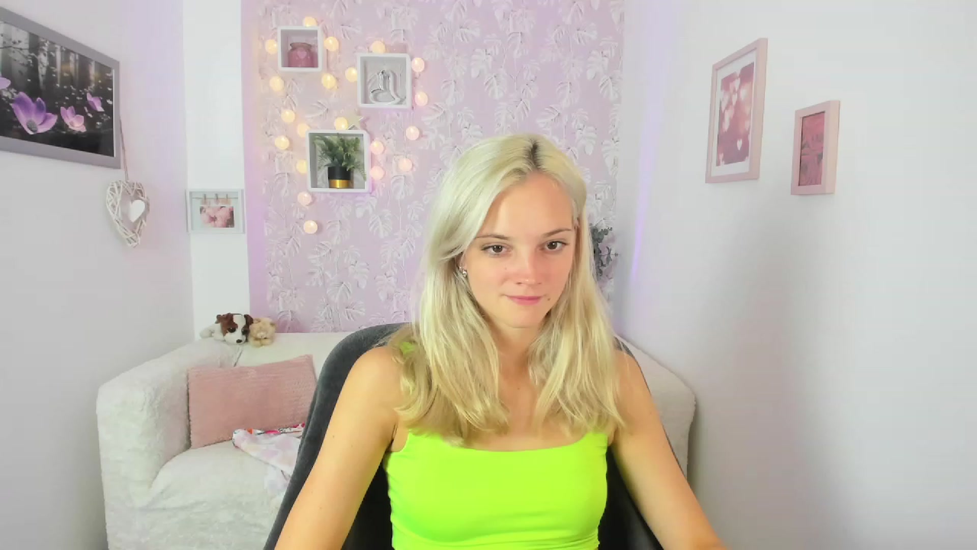 Gallery image thumbnail from Lexy_Belle18's myfreecams stream on, 07/31/2023, 09:08 image 17 of 20