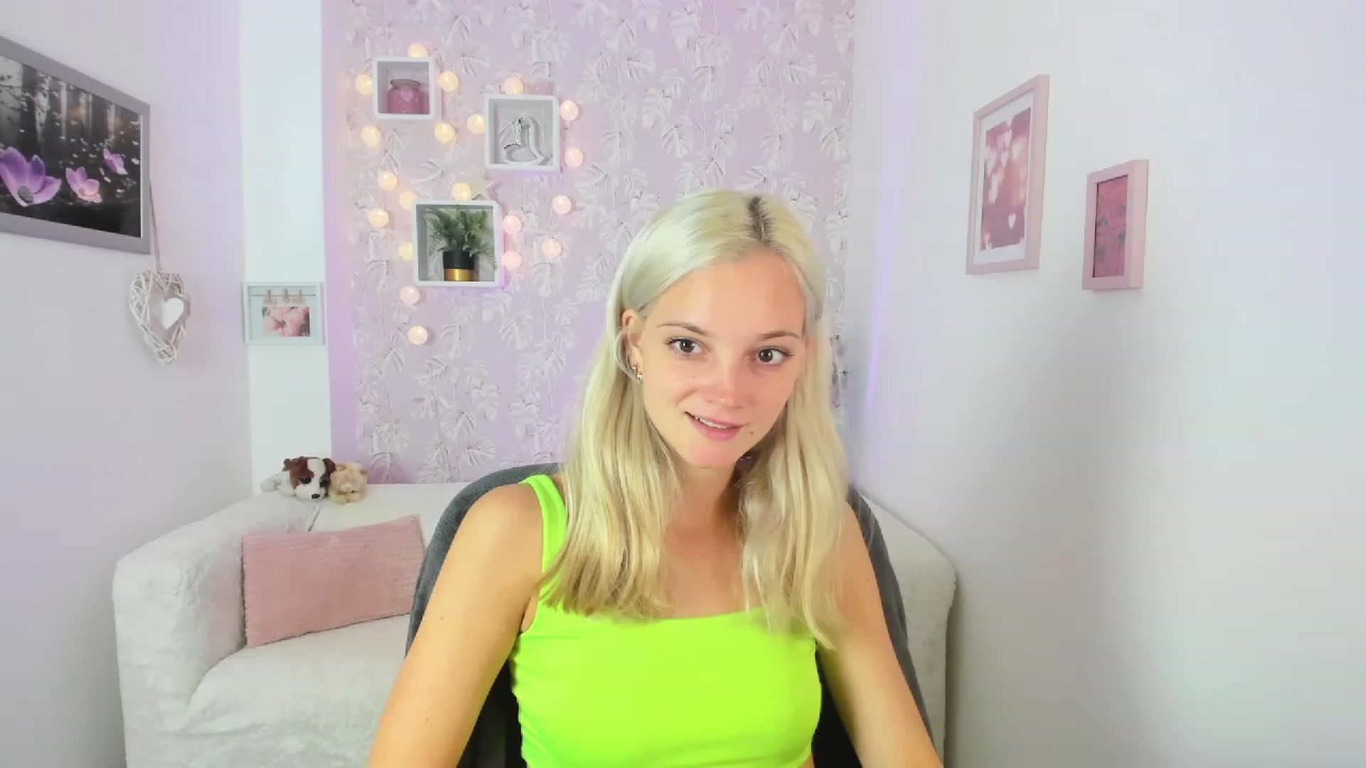 Gallery image thumbnail from Lexy_Belle18's myfreecams stream on, 07/31/2023, 09:08 image 1 of 20