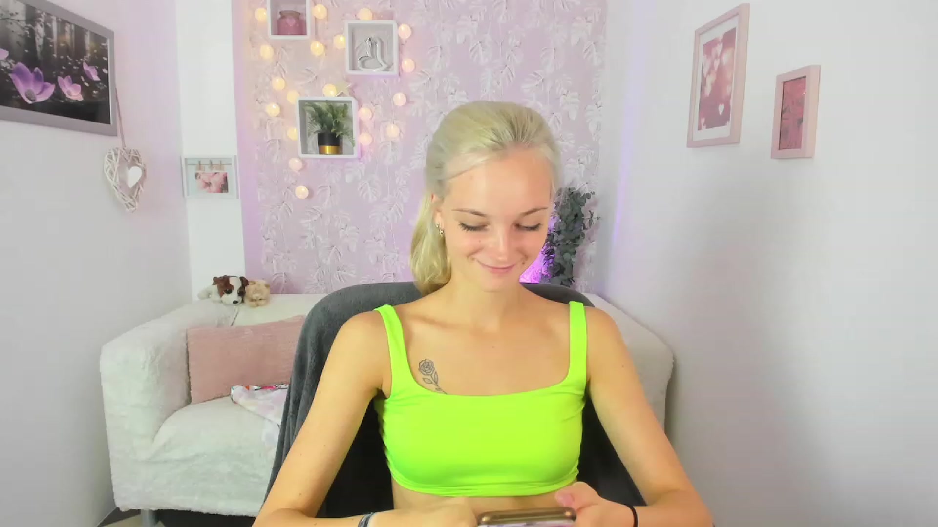 Gallery image thumbnail from Lexy_Belle18's myfreecams stream on, 07/31/2023, 09:52 image 9 of 20