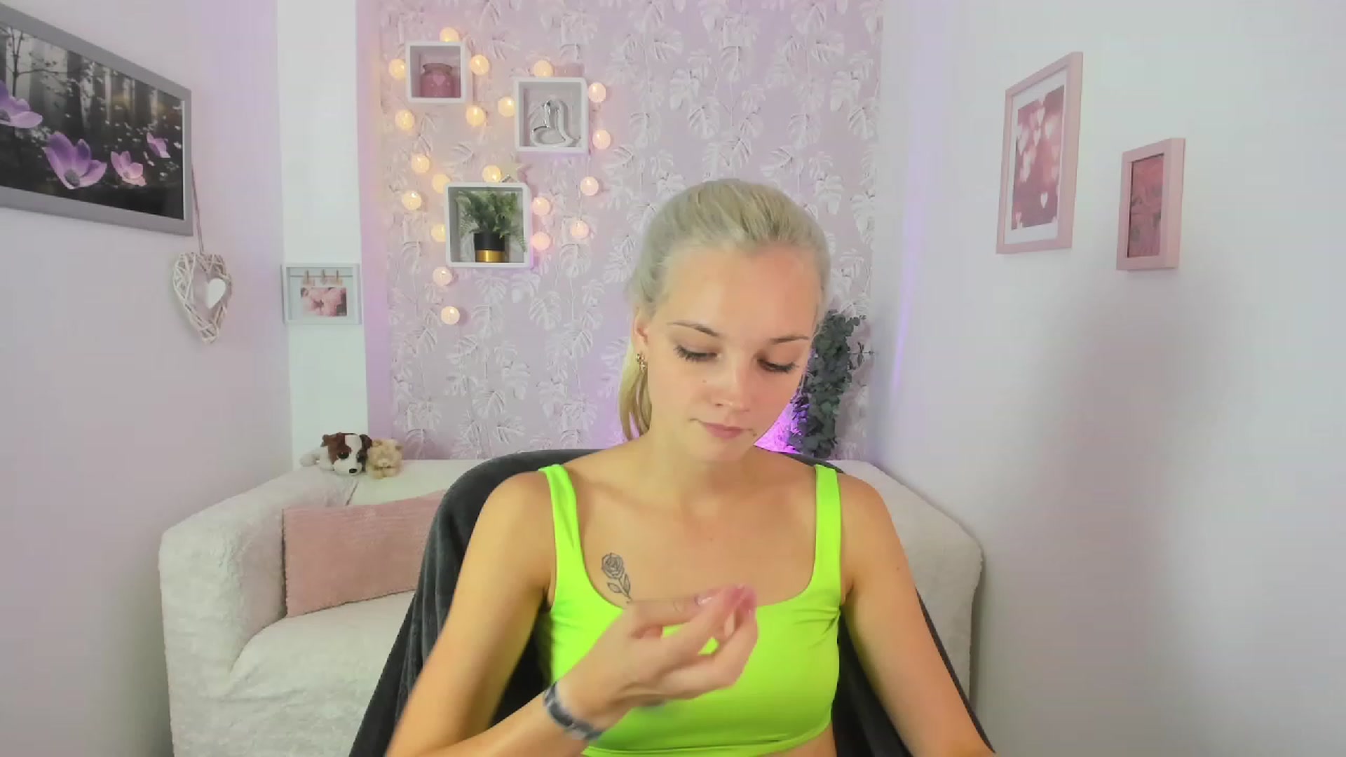 Gallery image thumbnail from Lexy_Belle18's myfreecams stream on, 07/31/2023, 13:10 image 3 of 20