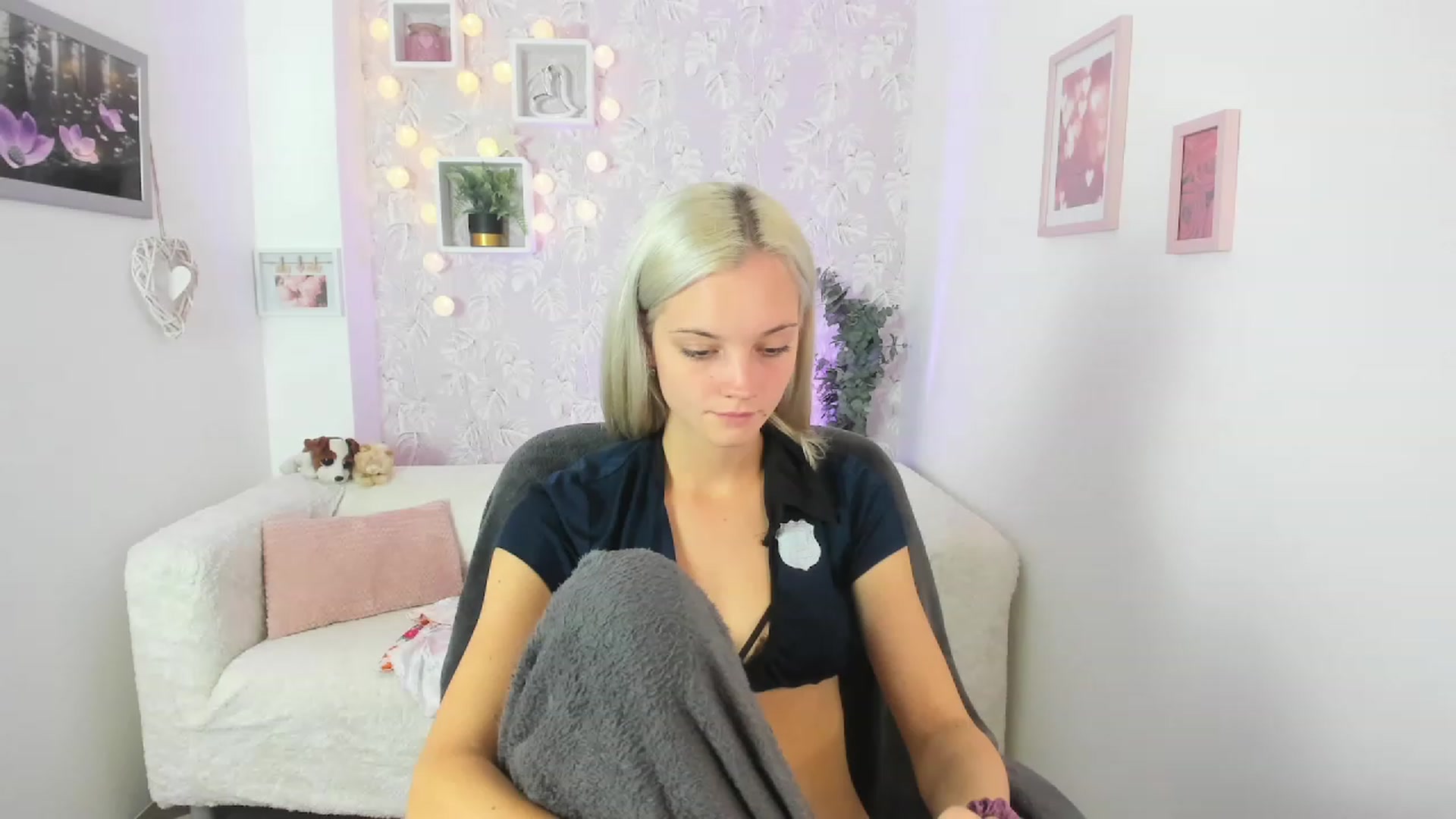 Gallery image thumbnail from Lexy_Belle18's myfreecams stream on, 08/04/2023, 09:49 image 6 of 20