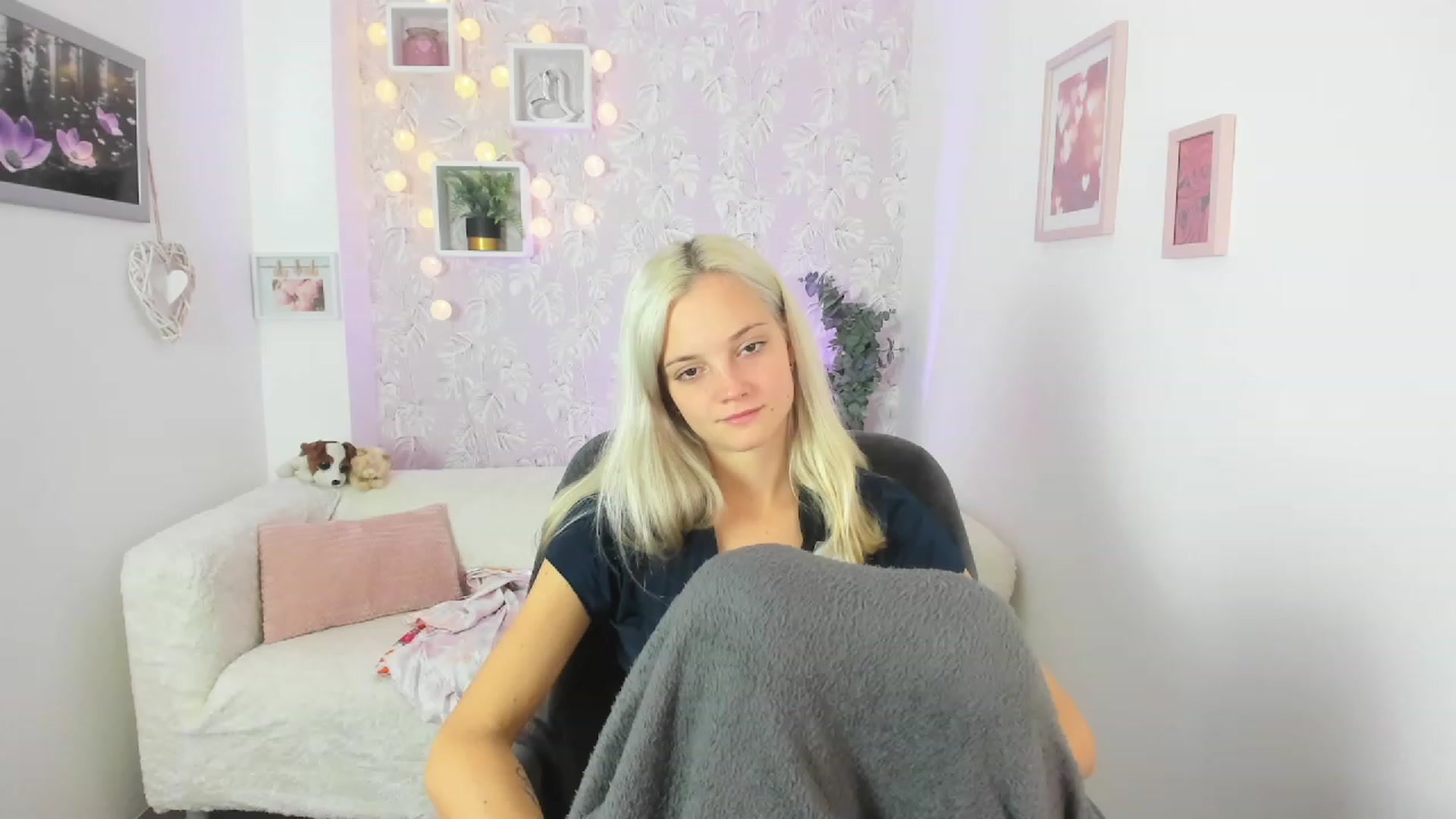 Gallery image thumbnail from Lexy_Belle18's myfreecams stream on, 08/04/2023, 09:49 image 10 of 20