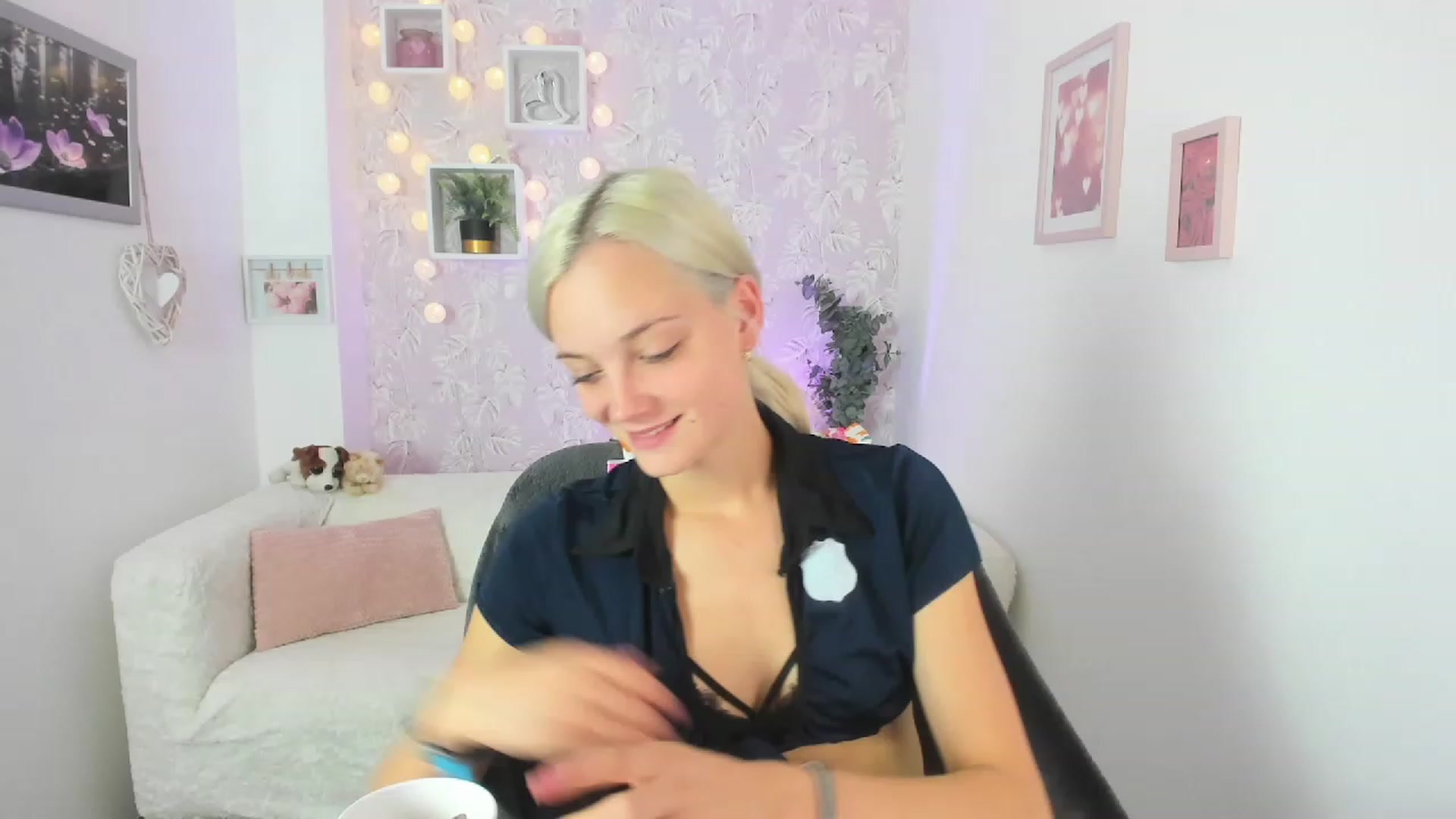 Gallery image thumbnail from Lexy_Belle18's myfreecams stream on, 08/04/2023, 09:49 image 19 of 20
