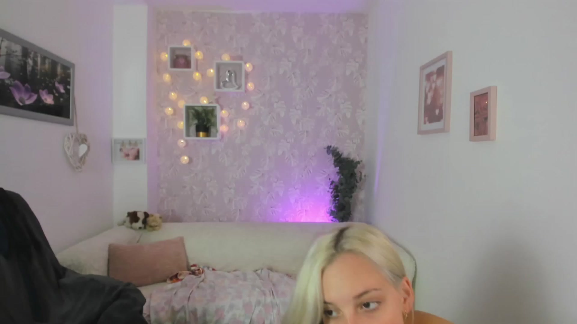 Gallery image thumbnail from Lexy_Belle18's myfreecams stream on, 08/04/2023, 12:10 image 8 of 20