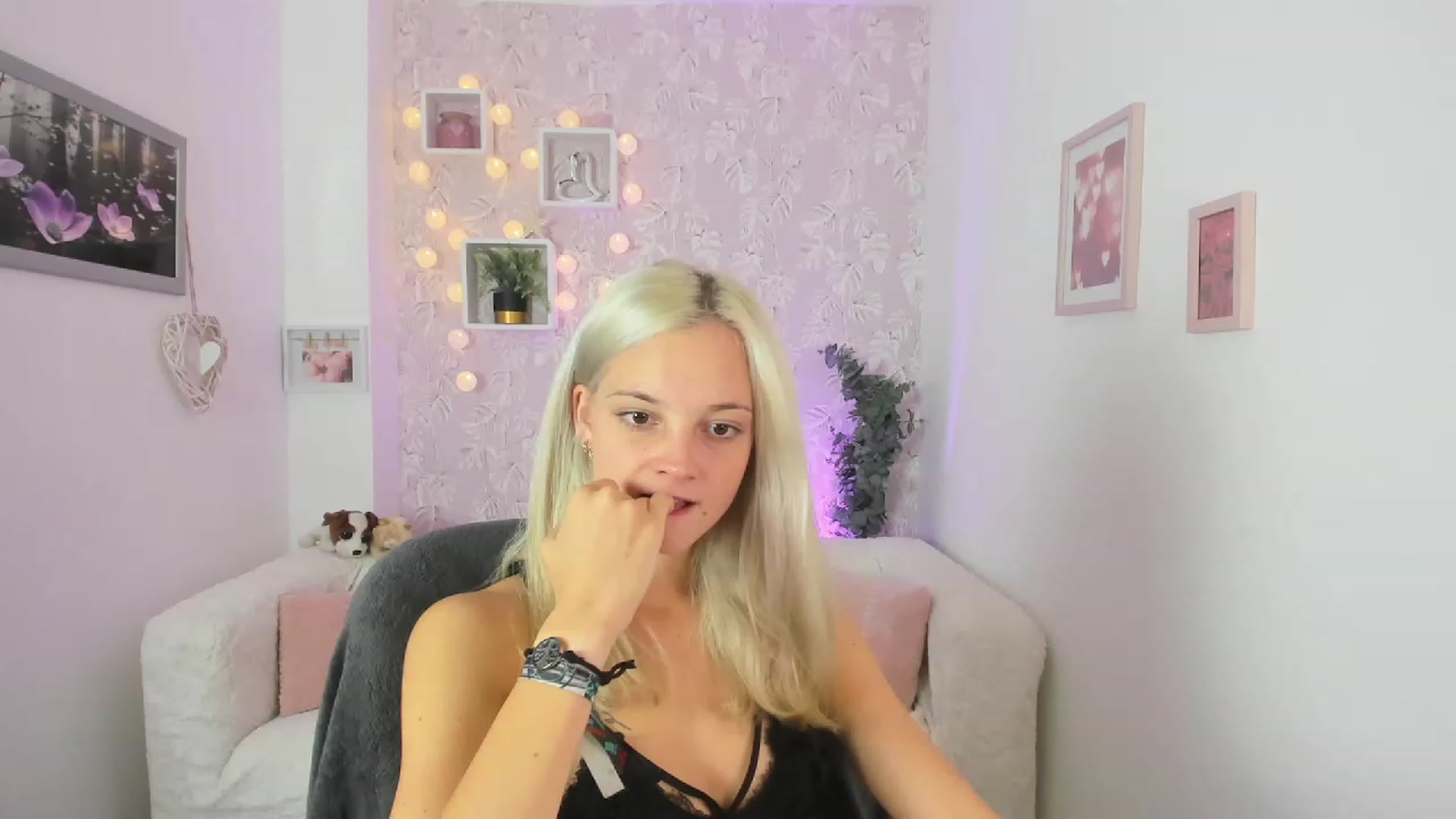 Gallery image thumbnail from Lexy_Belle18's myfreecams stream on, 08/04/2023, 12:10 image 15 of 20