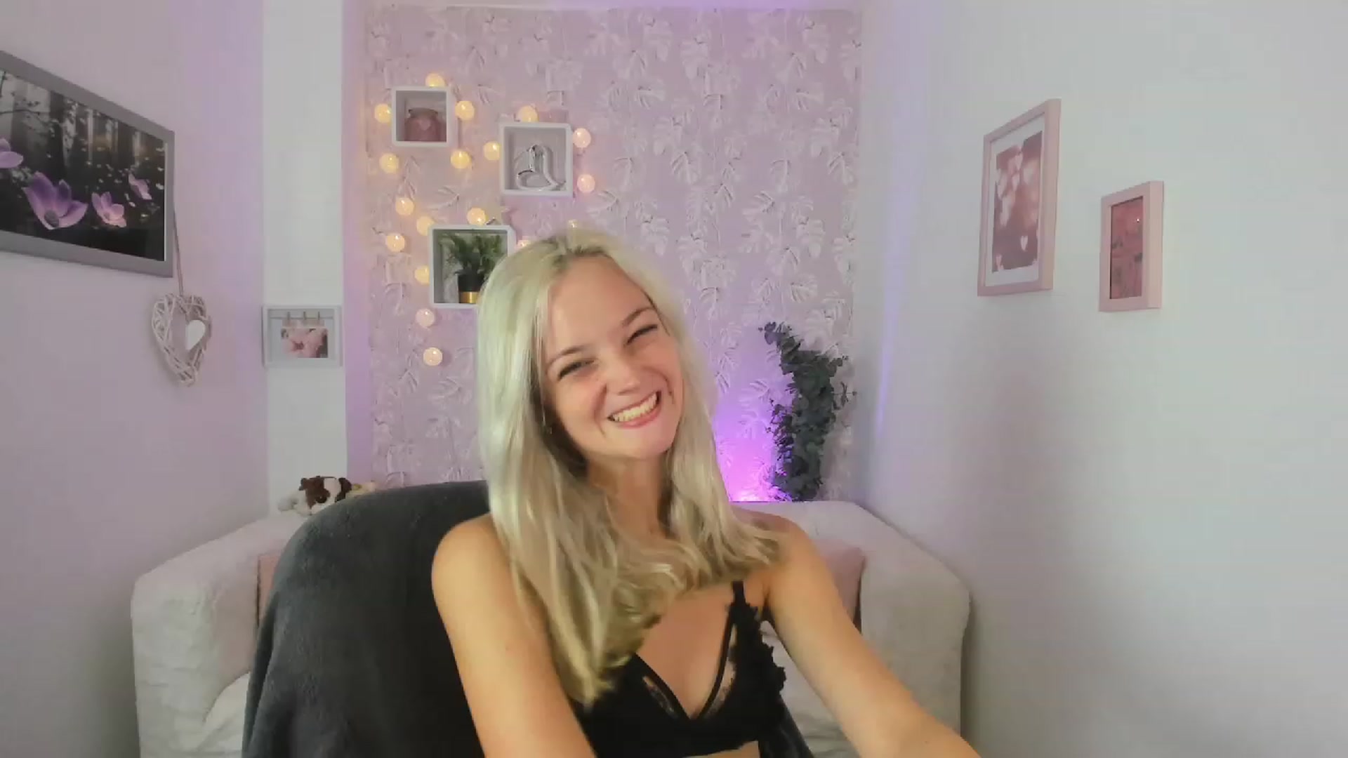 Gallery image thumbnail from Lexy_Belle18's myfreecams stream on, 08/04/2023, 12:10 image 12 of 20